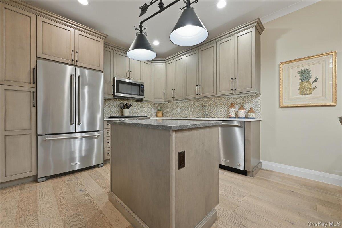 15103 Aspenwood Drive Property Photo 11