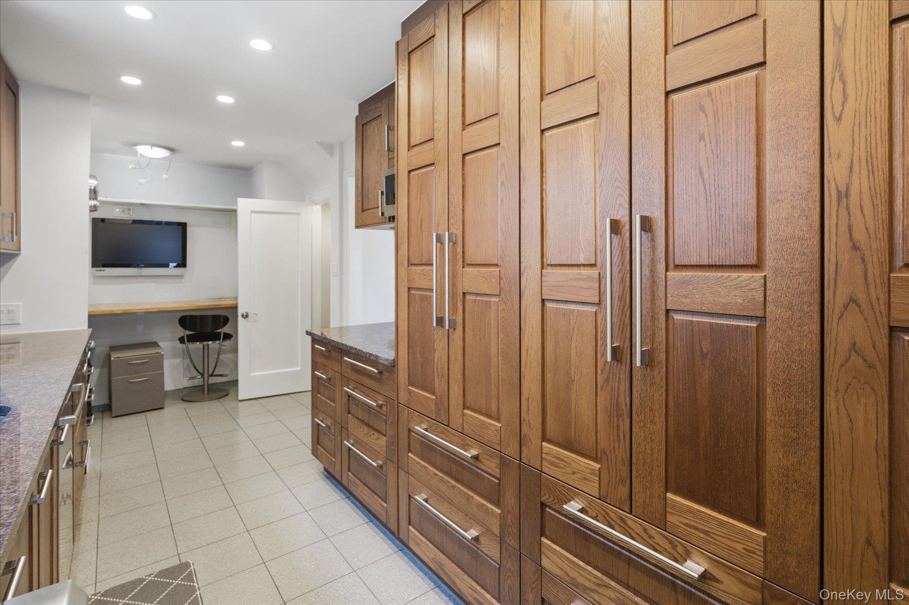 261-21 Pembroke Avenue Property Photo 9