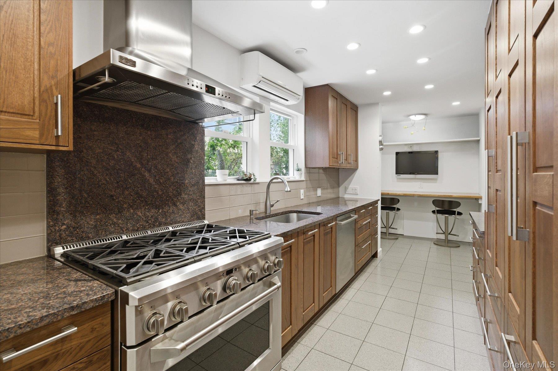 261-21 Pembroke Avenue Property Photo 10