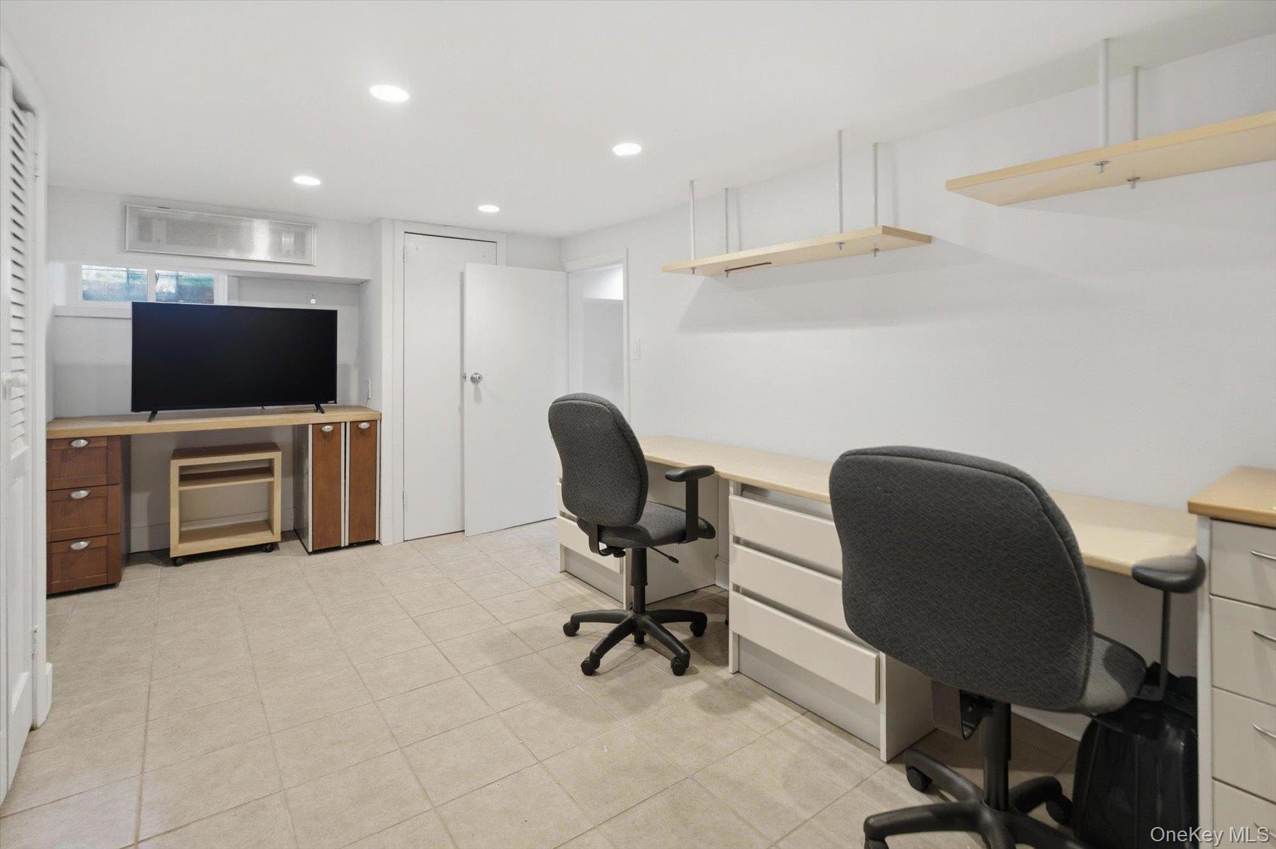 261-21 Pembroke Avenue Property Photo 32