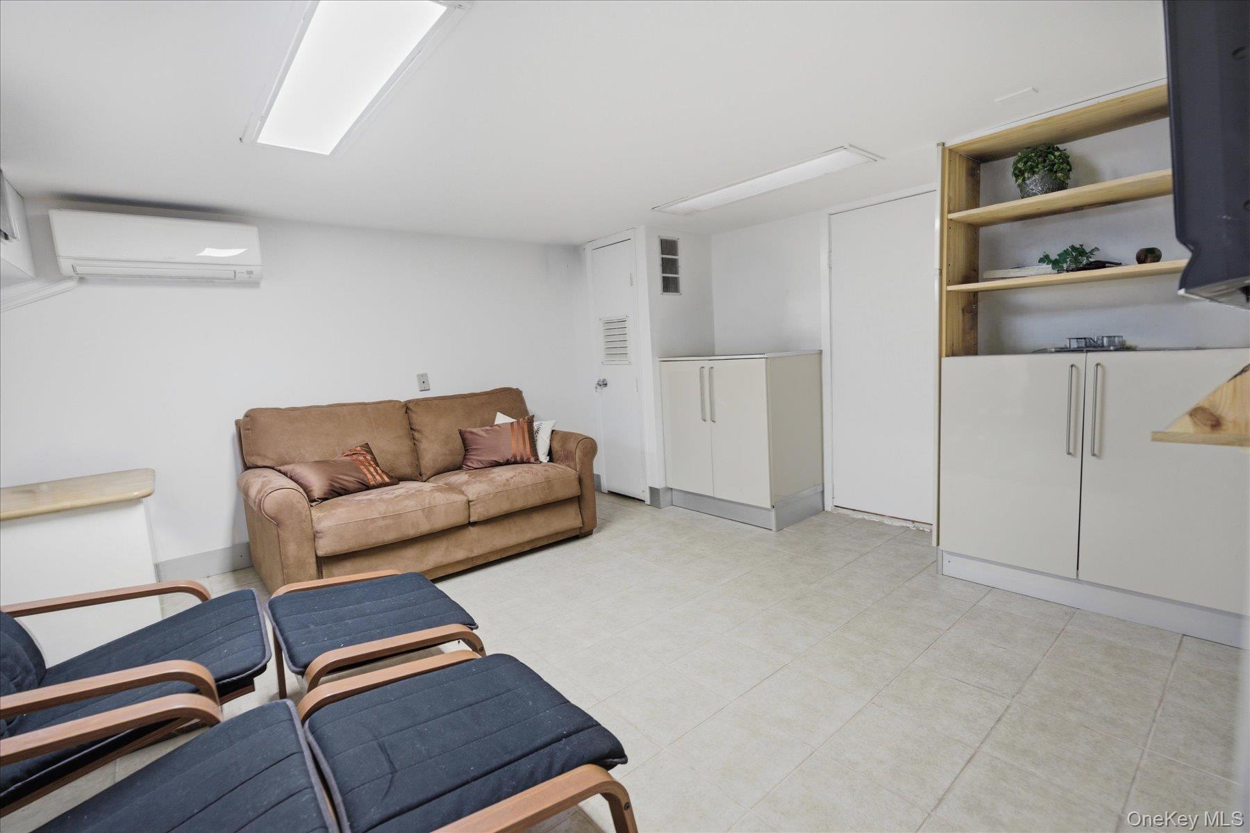 261-21 Pembroke Avenue Property Photo 33