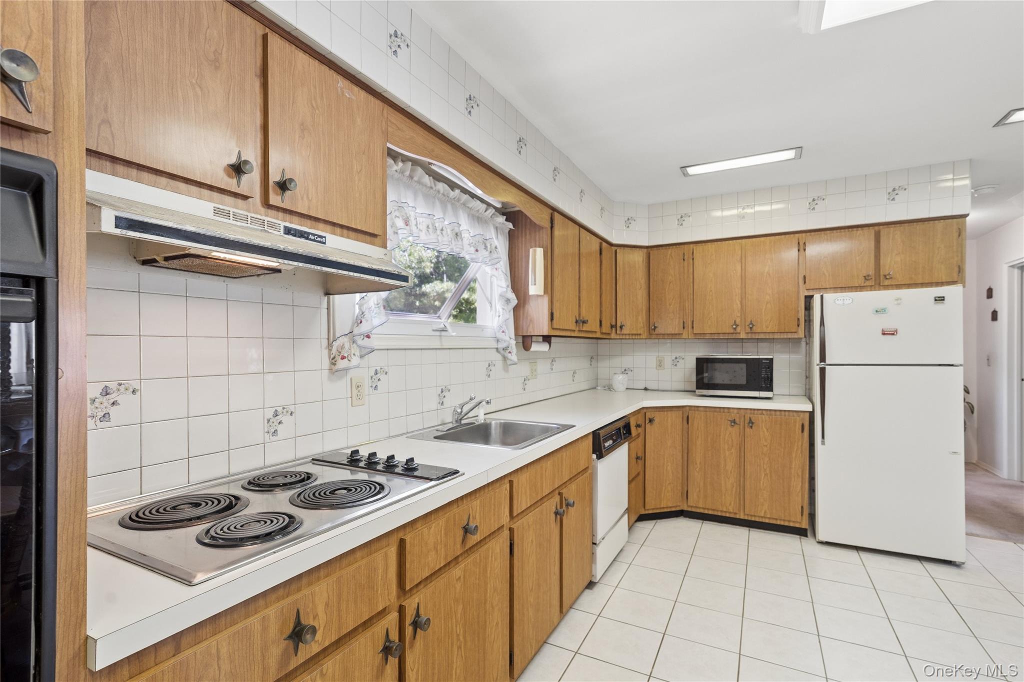 52 Center Street Property Photo 5