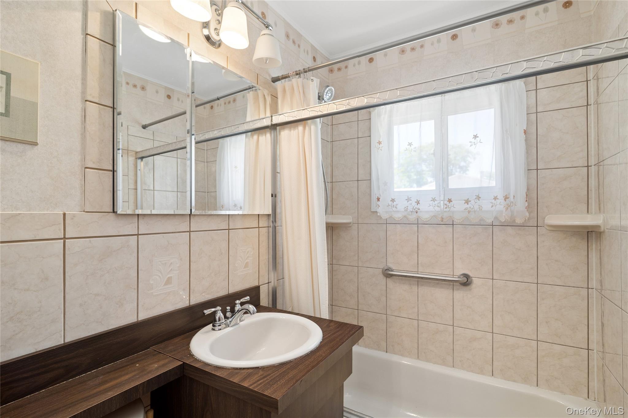 52 Center Street Property Photo 13