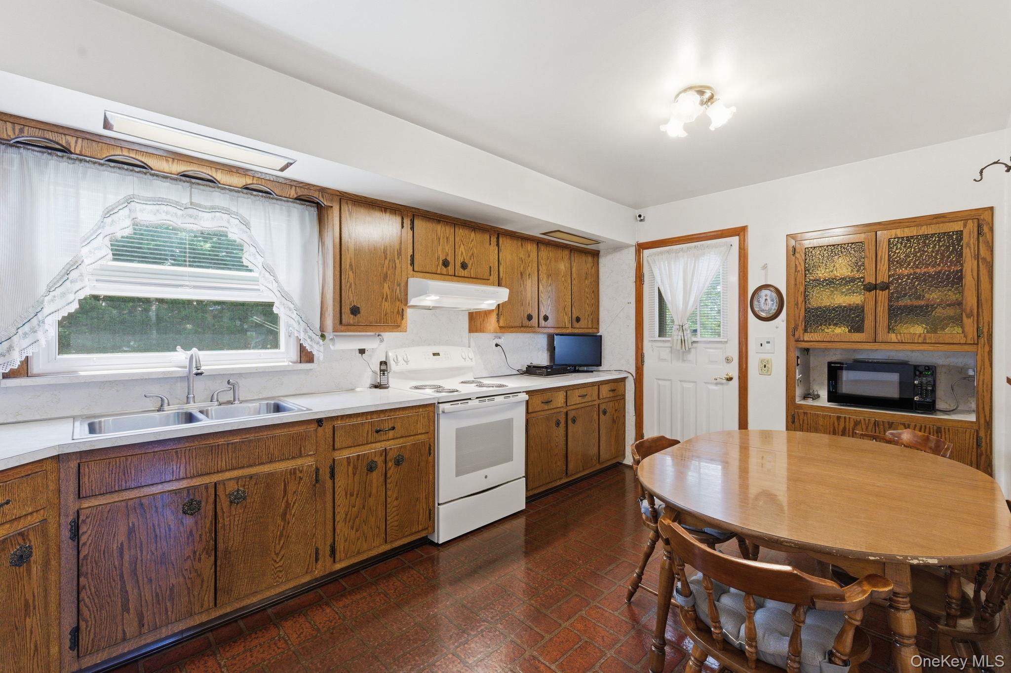 337 S 14th Street Property Photo 6