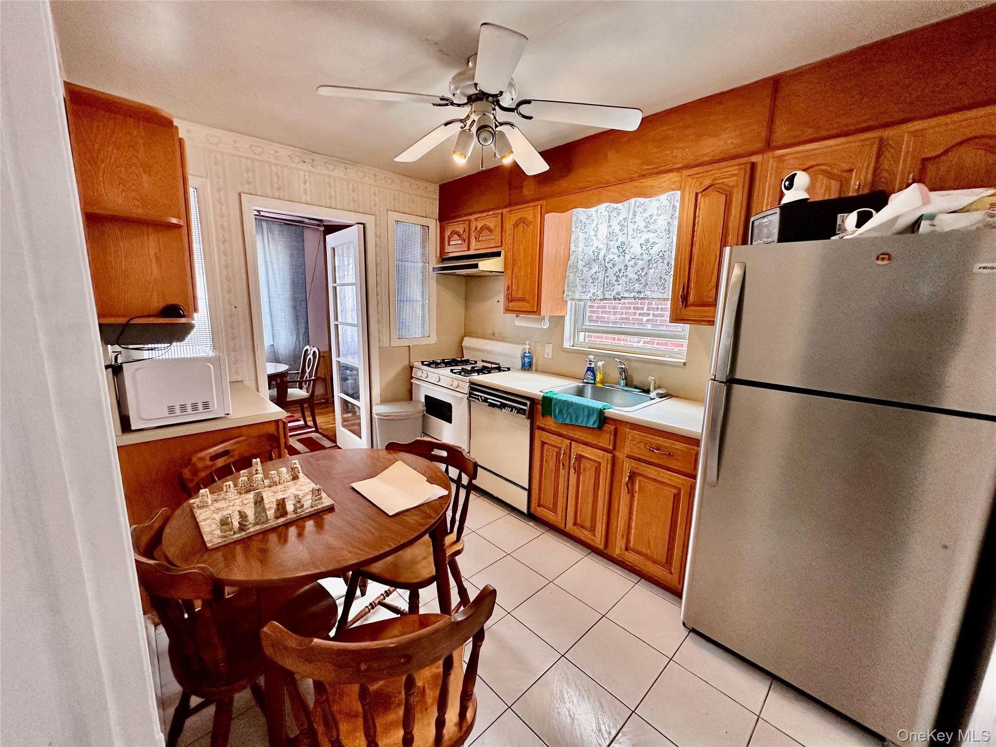 2242 93rd Street Property Photo 4