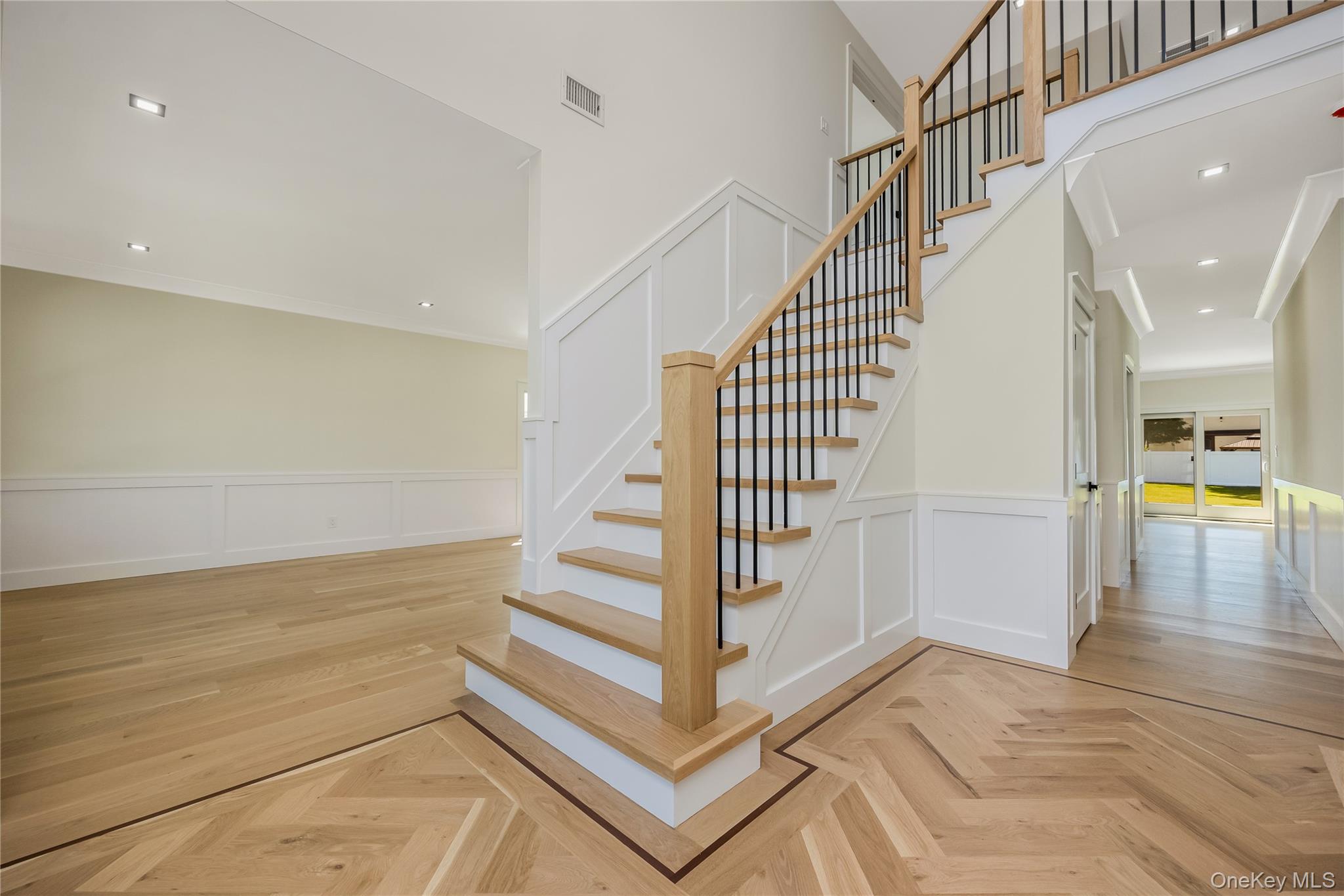 2362 Kenmore Street Property Photo 5