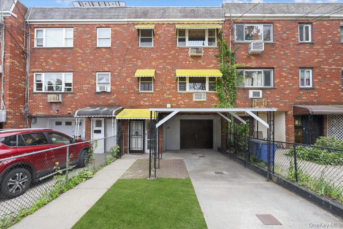 1964 Burke Avenue Property Photo 1