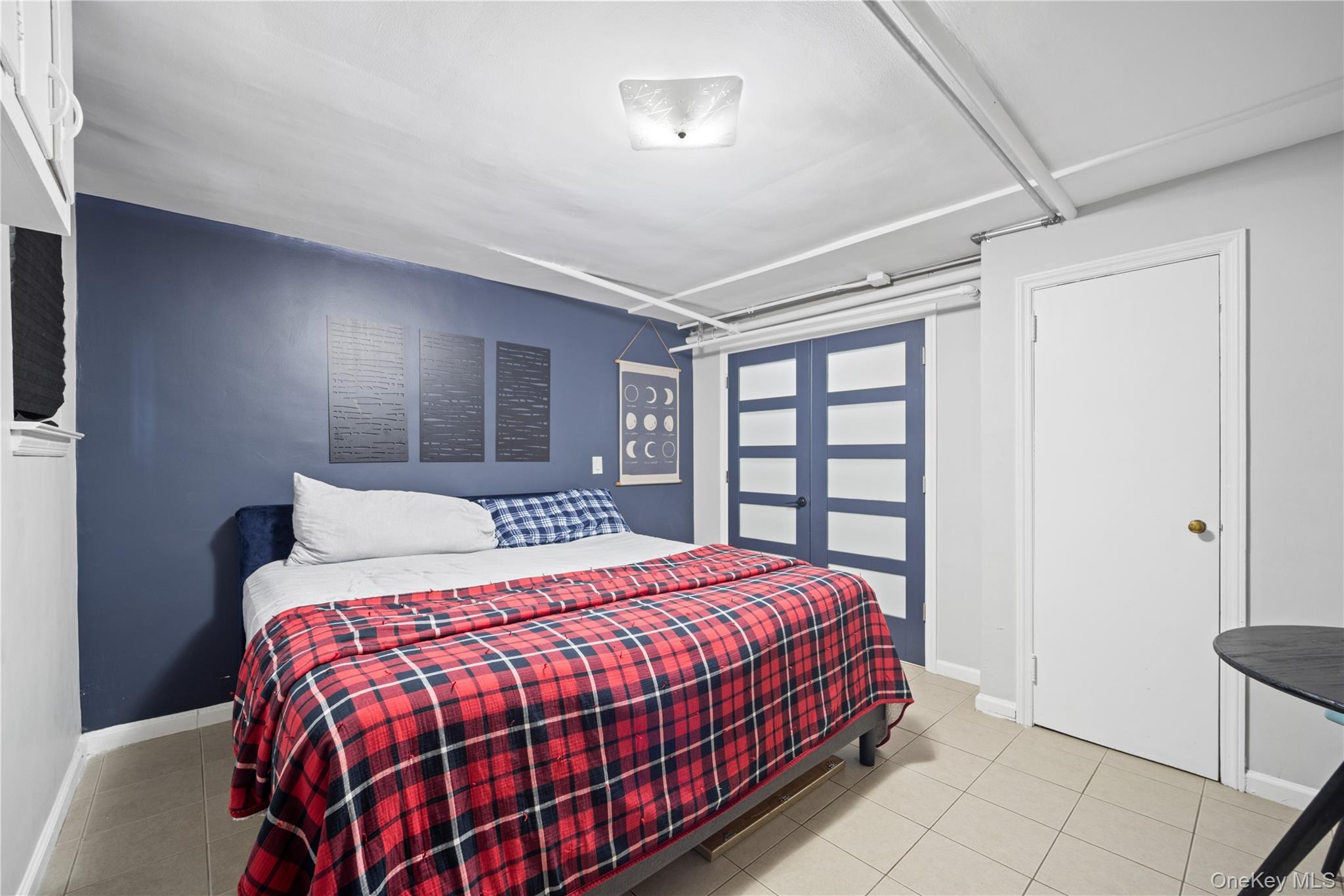 2548 Woodhull Avenue Property Photo 14
