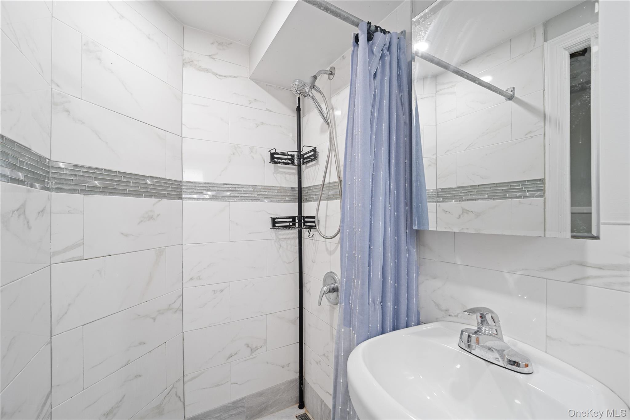 2548 Woodhull Avenue Property Photo 17