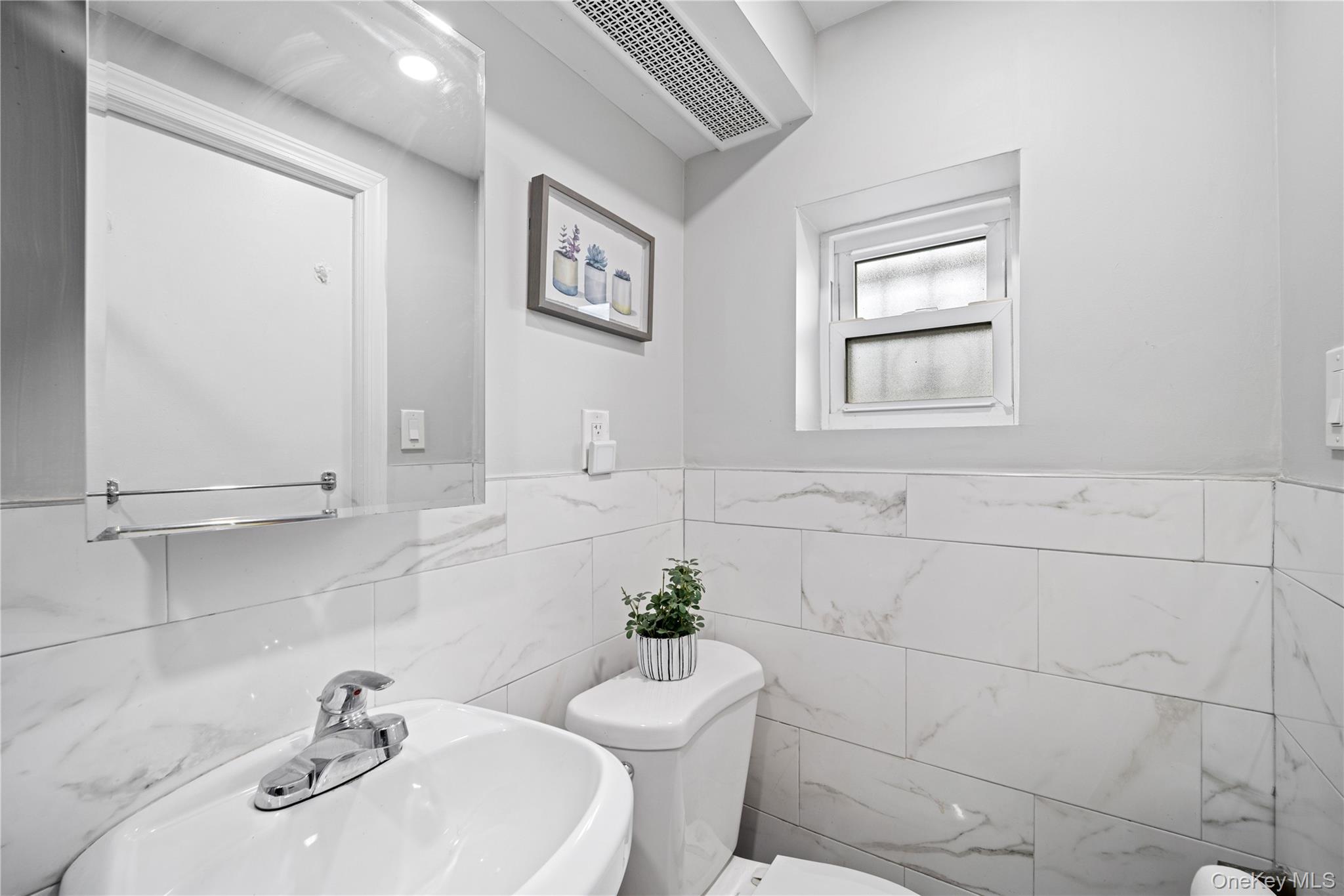 2548 Woodhull Avenue Property Photo 18