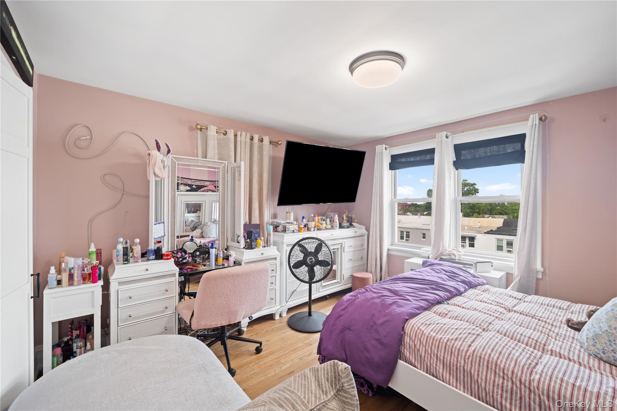 2548 Woodhull Avenue Property Photo 19