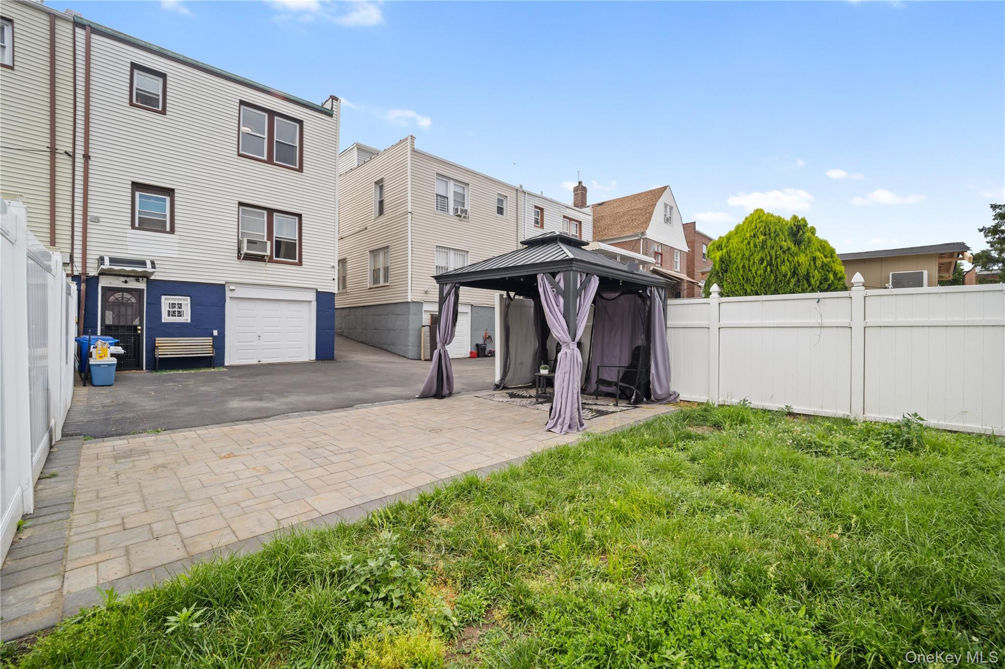 2548 Woodhull Avenue Property Photo 28