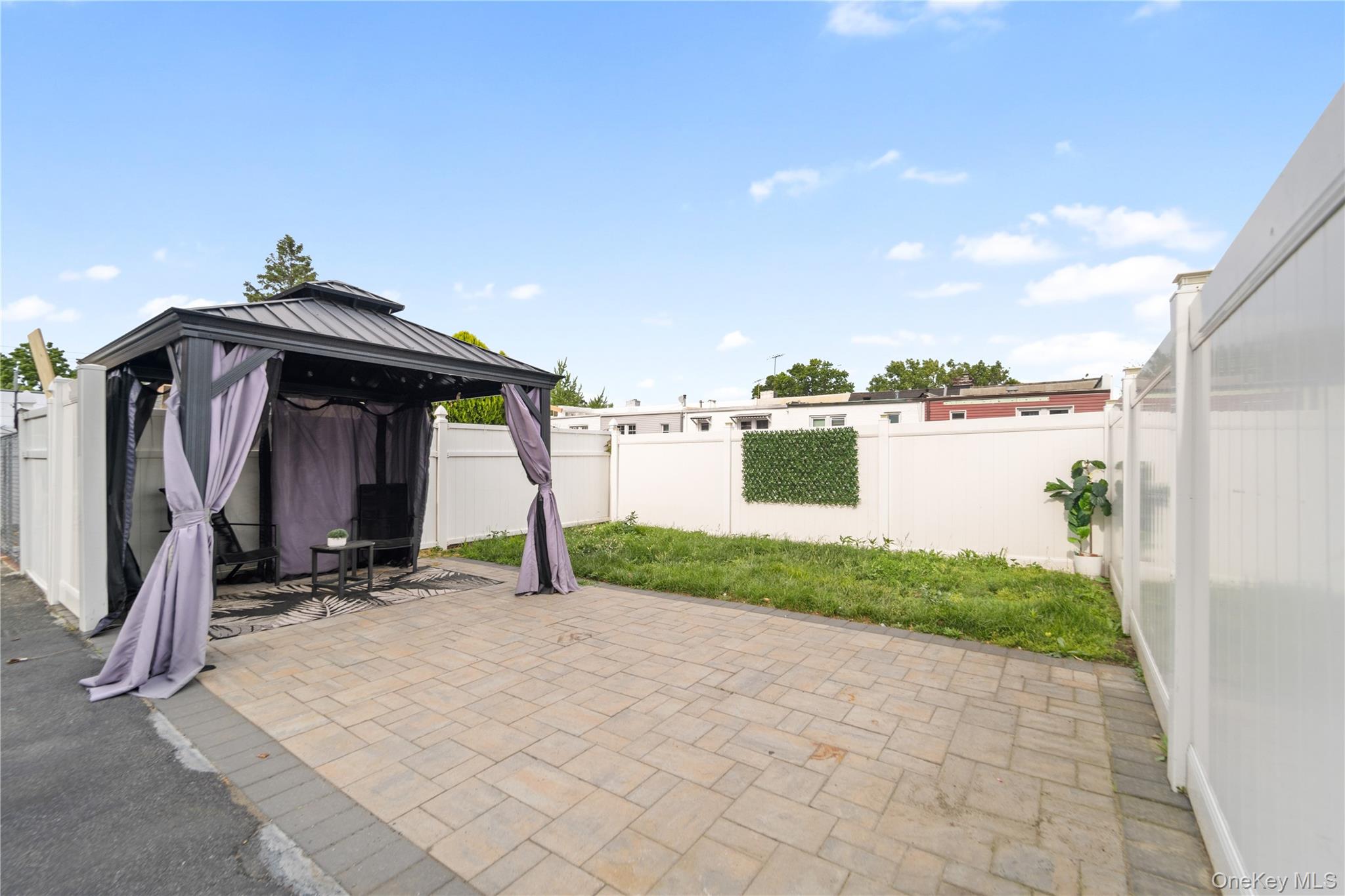 2548 Woodhull Avenue Property Photo 29
