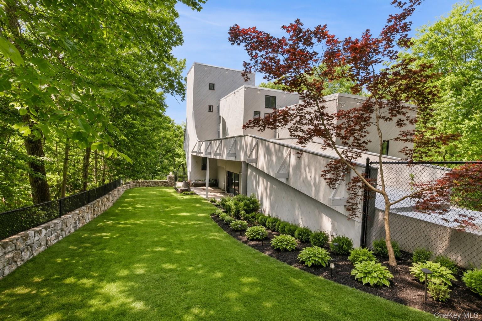 8 Cliff Court Property Photo 1
