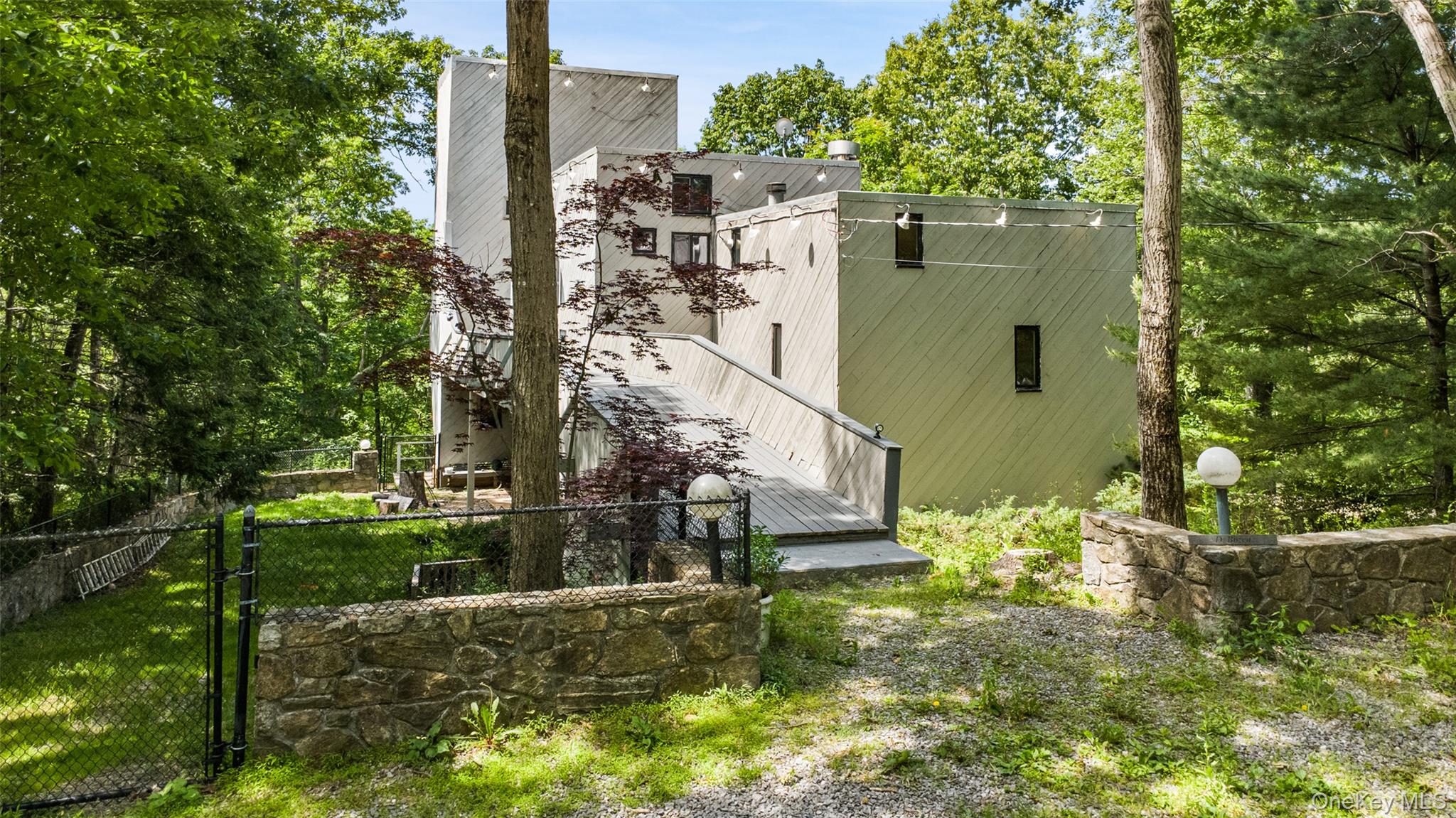 8 Cliff Court Property Photo 2