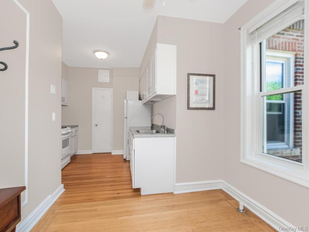 1440 Midland Avenue 5a Property Photo 5