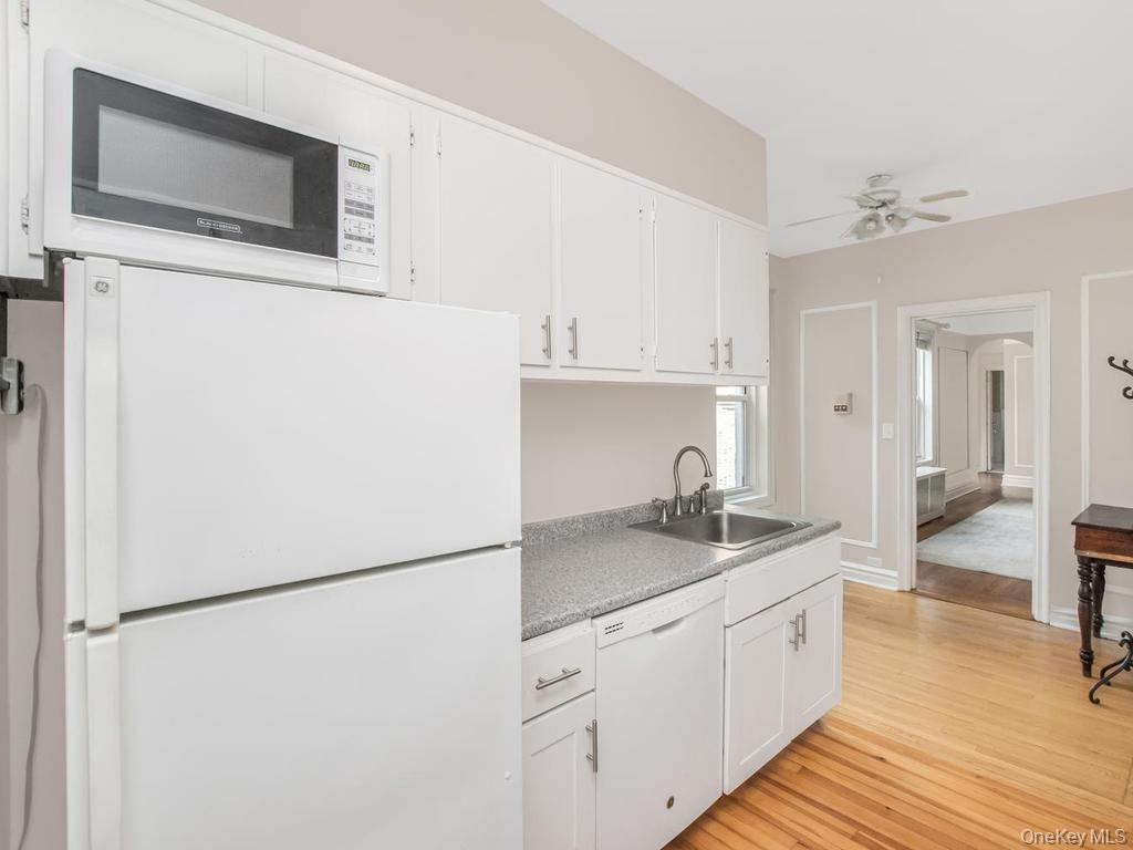 1440 Midland Avenue 5a Property Photo 6