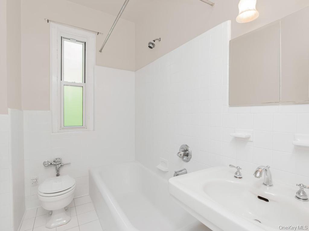 1440 Midland Avenue 5a Property Photo 13