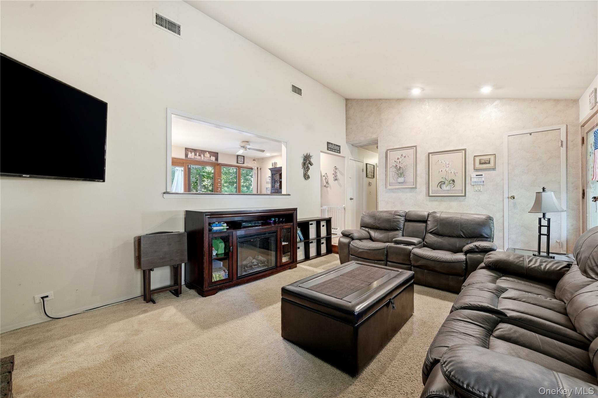 65 Patricia Lane Property Photo 3