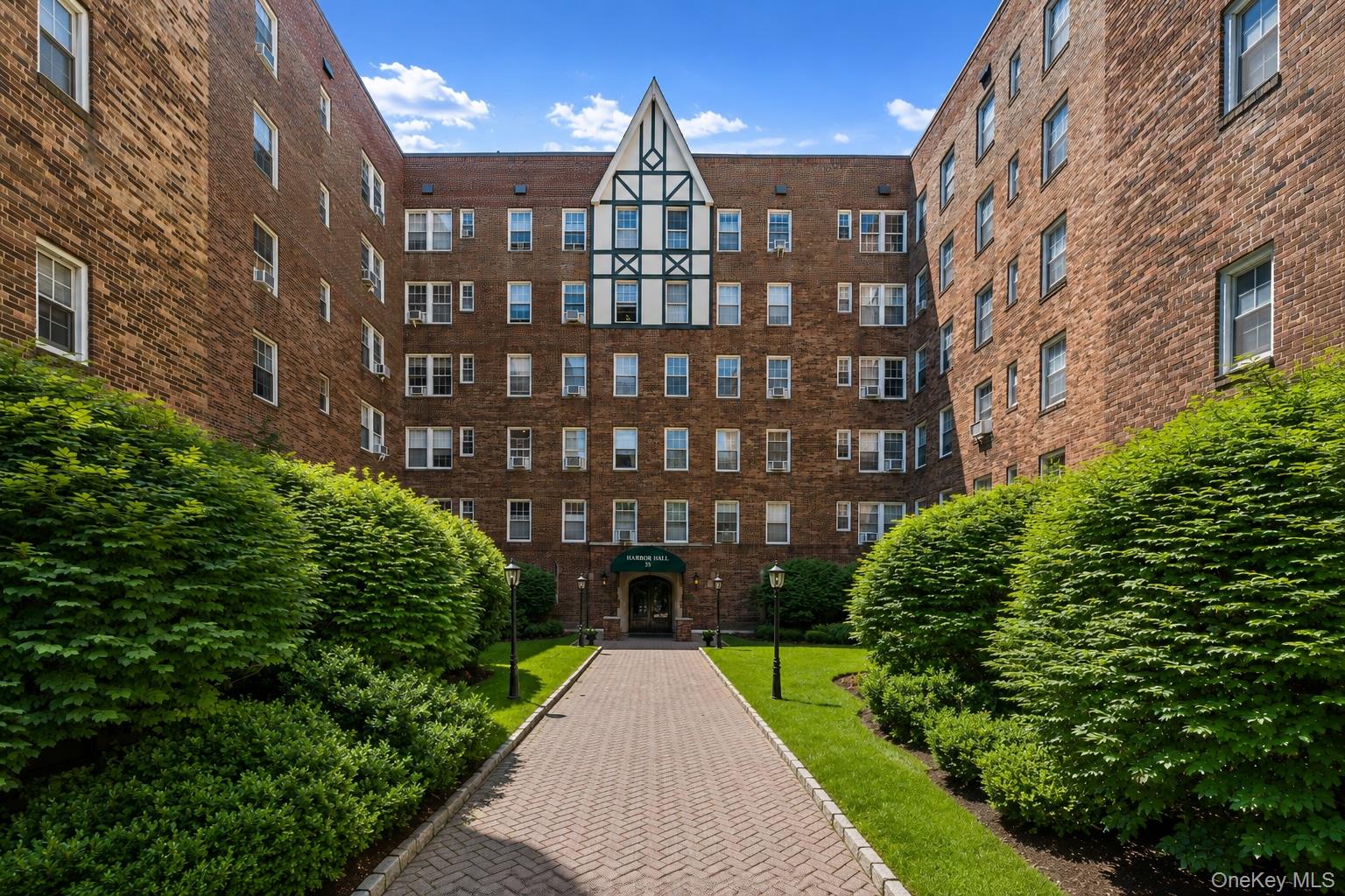 25 Parkview Avenue 2E Property Photo 1