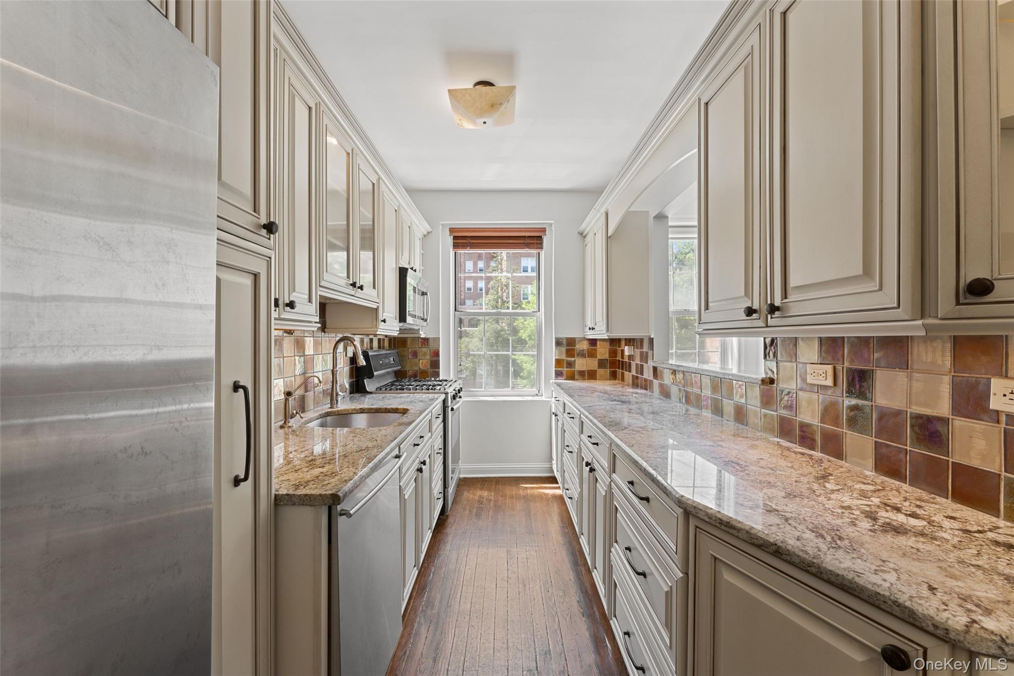 25 Parkview Avenue 2e Property Photo 8