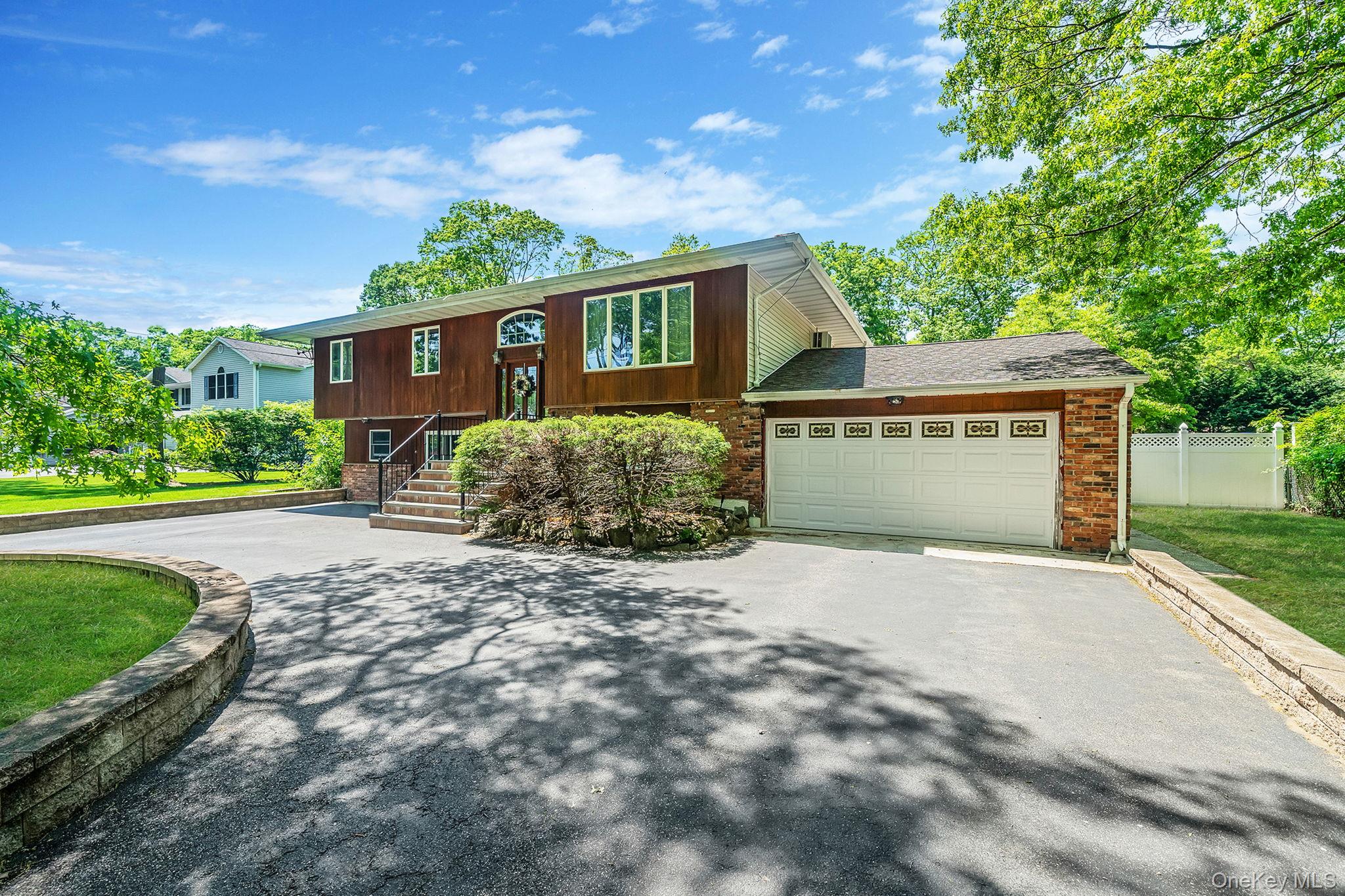 118 Ledgewood Drive Property Photo 1