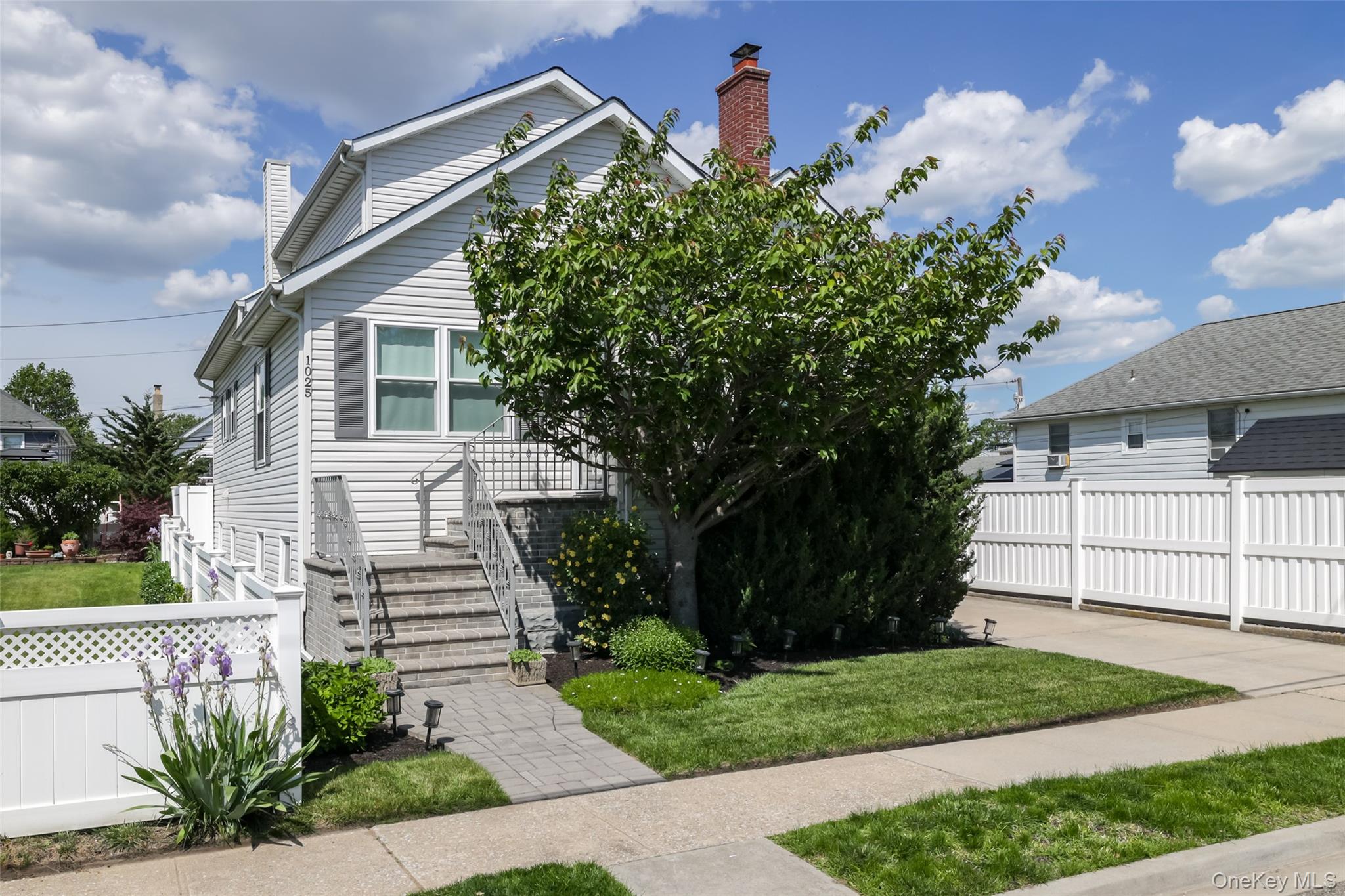 1025 Knickerbocker Road Property Photo 1