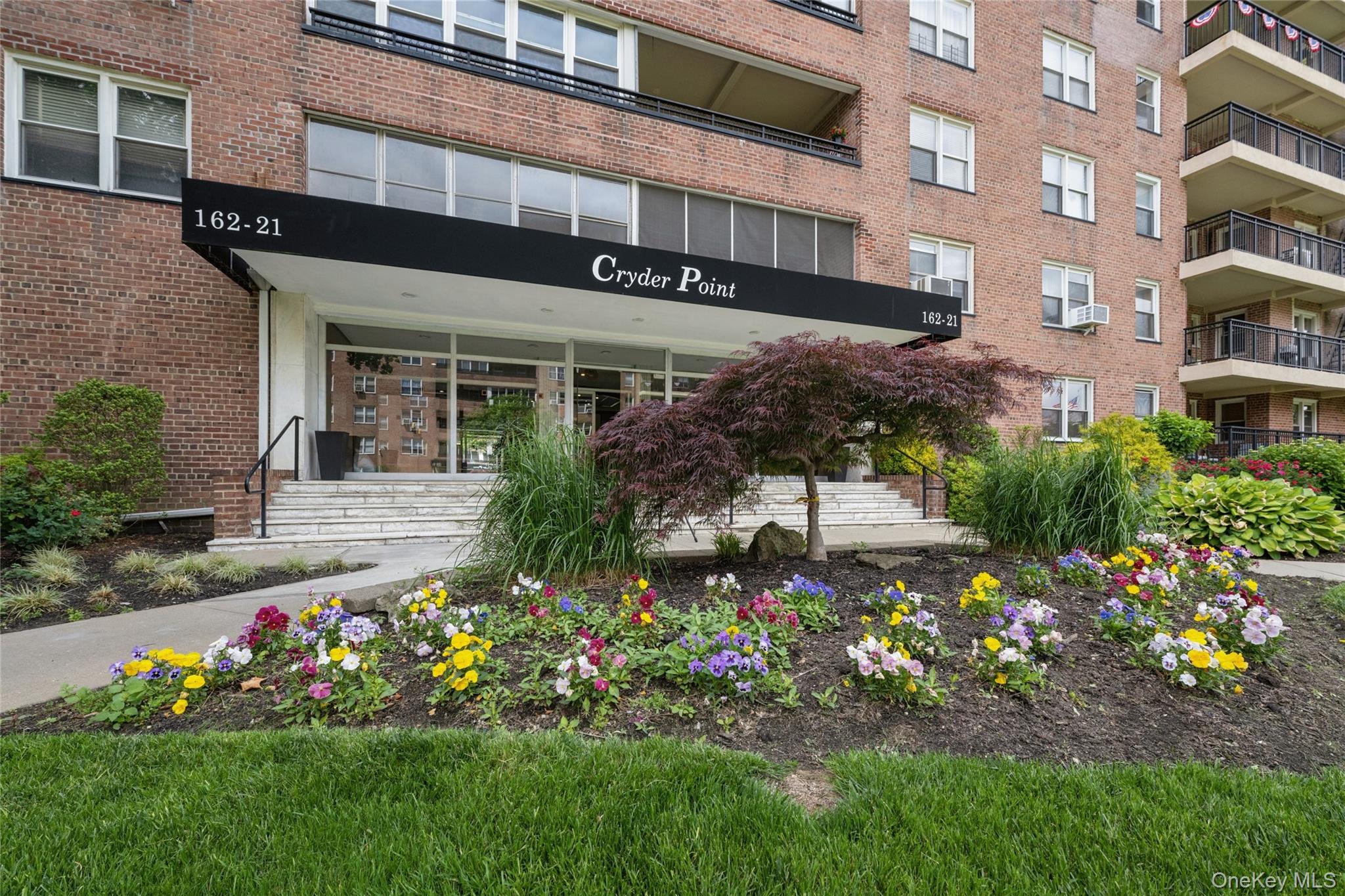 162-21 Powells Cove Boulevard 2r Property Photo 1