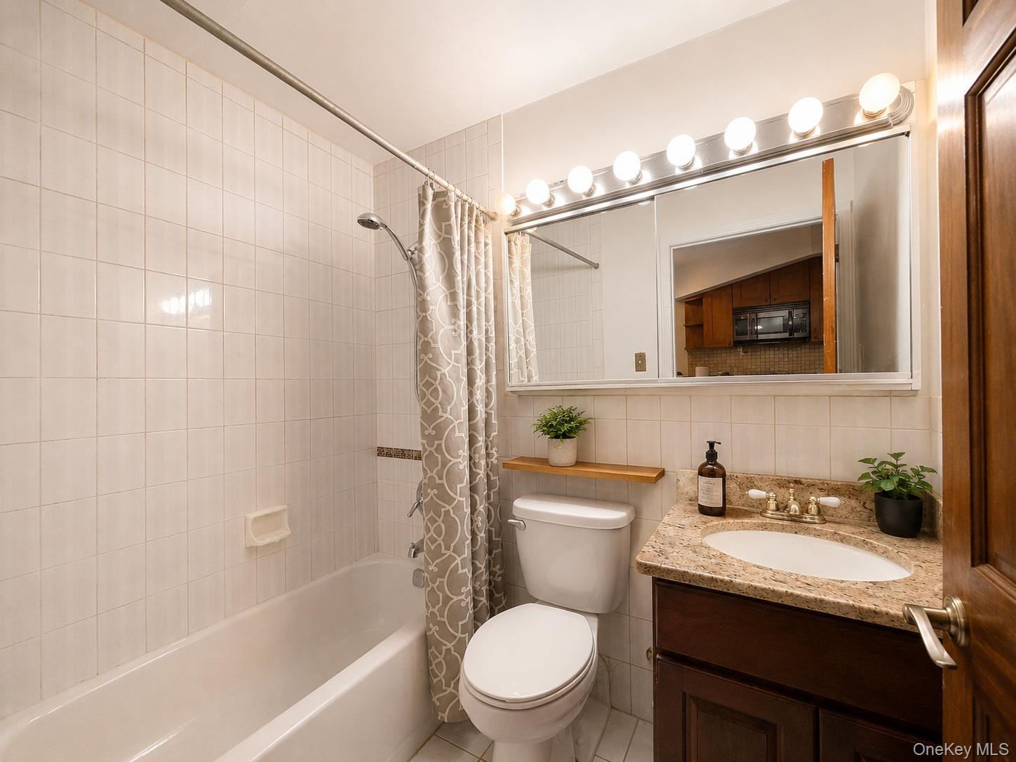 130-14 60th Avenue 2e Property Photo 4