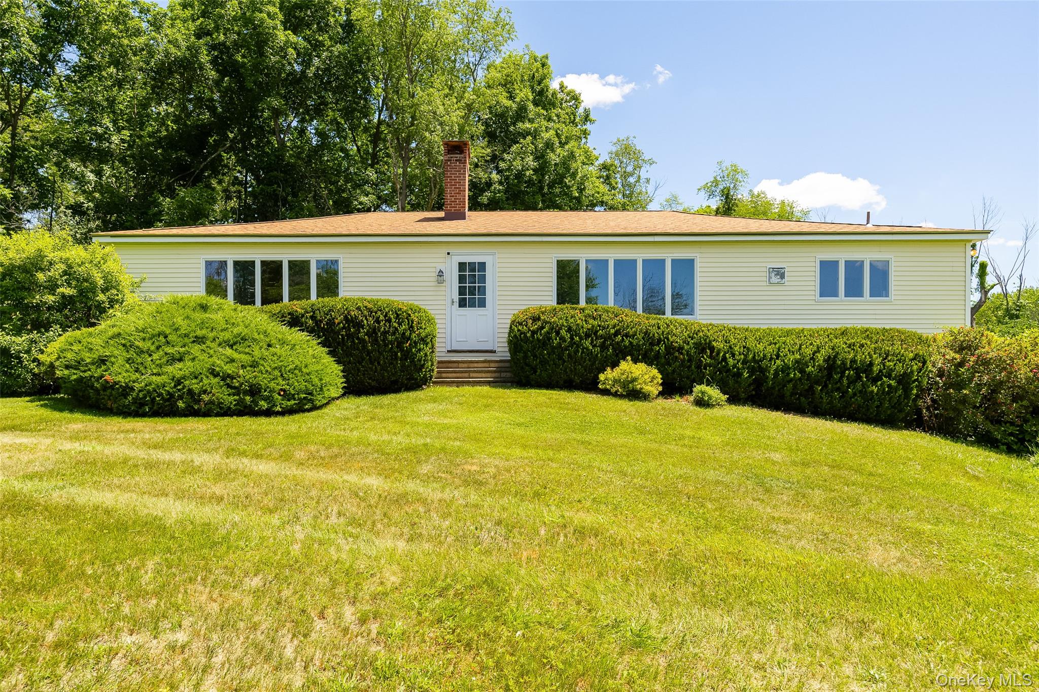 229 N Clove Road Property Photo 1
