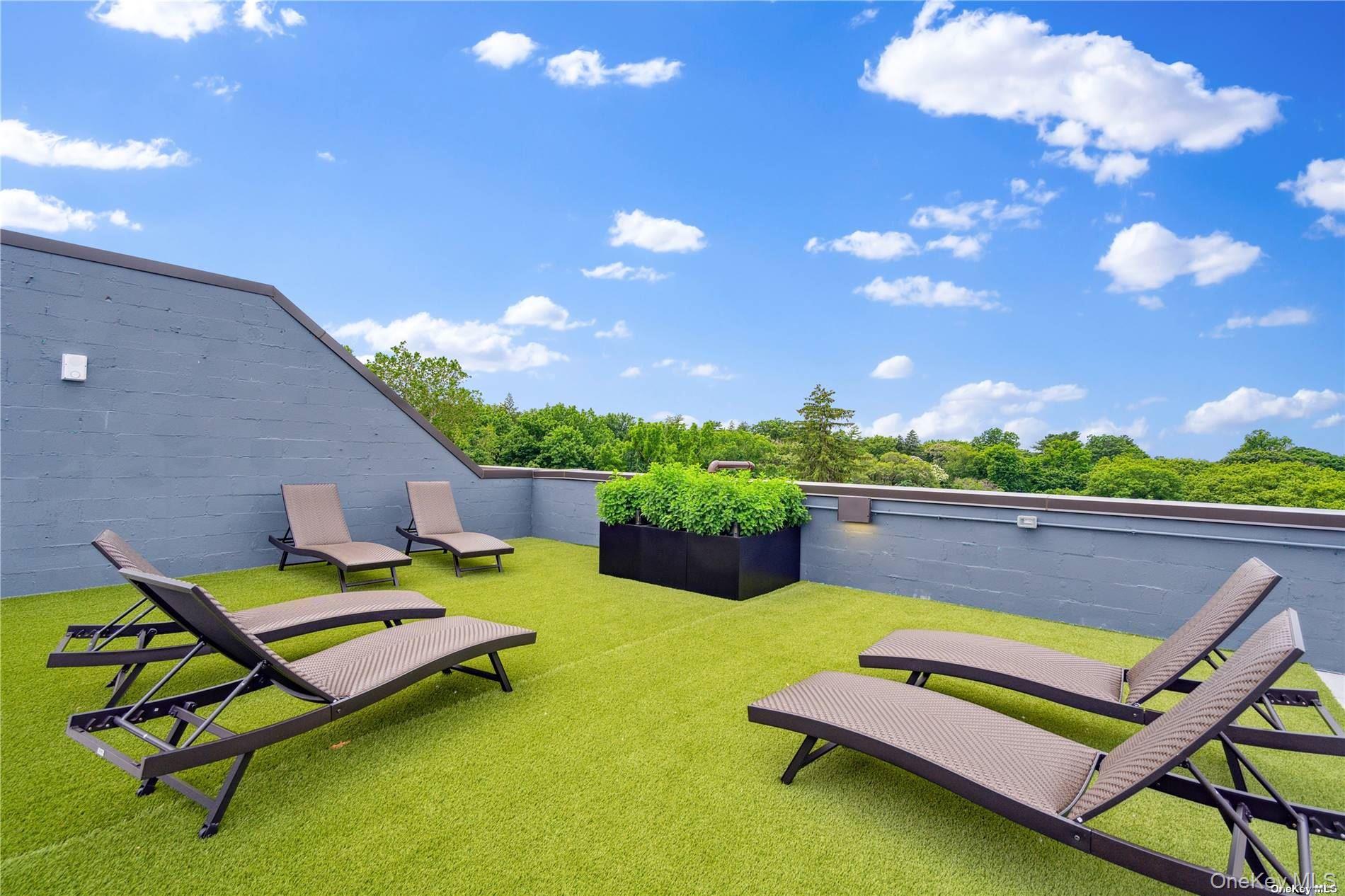 218 Middle Neck Road 213 Property Photo 9