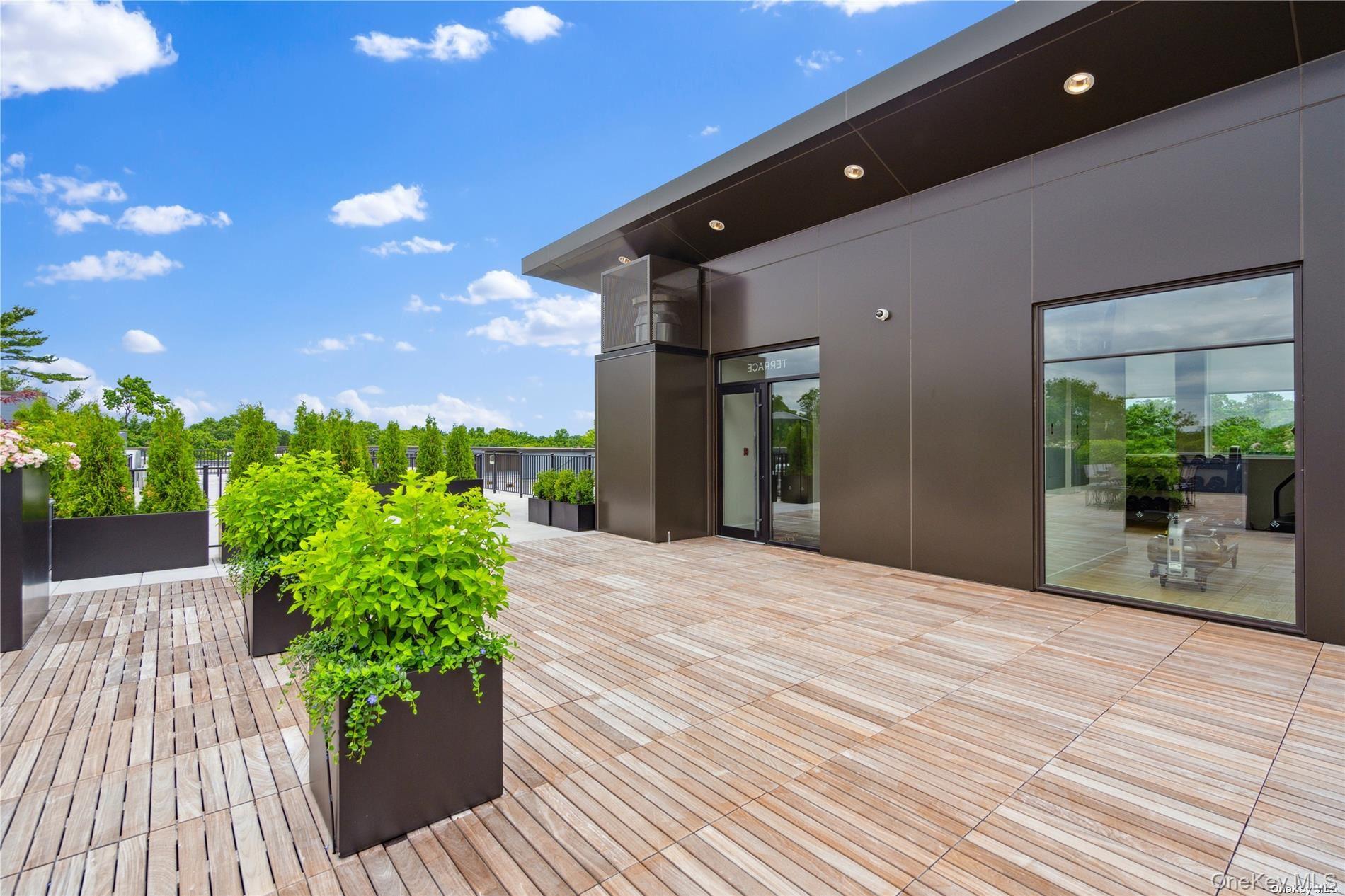 218 Middle Neck Road 213 Property Photo 11