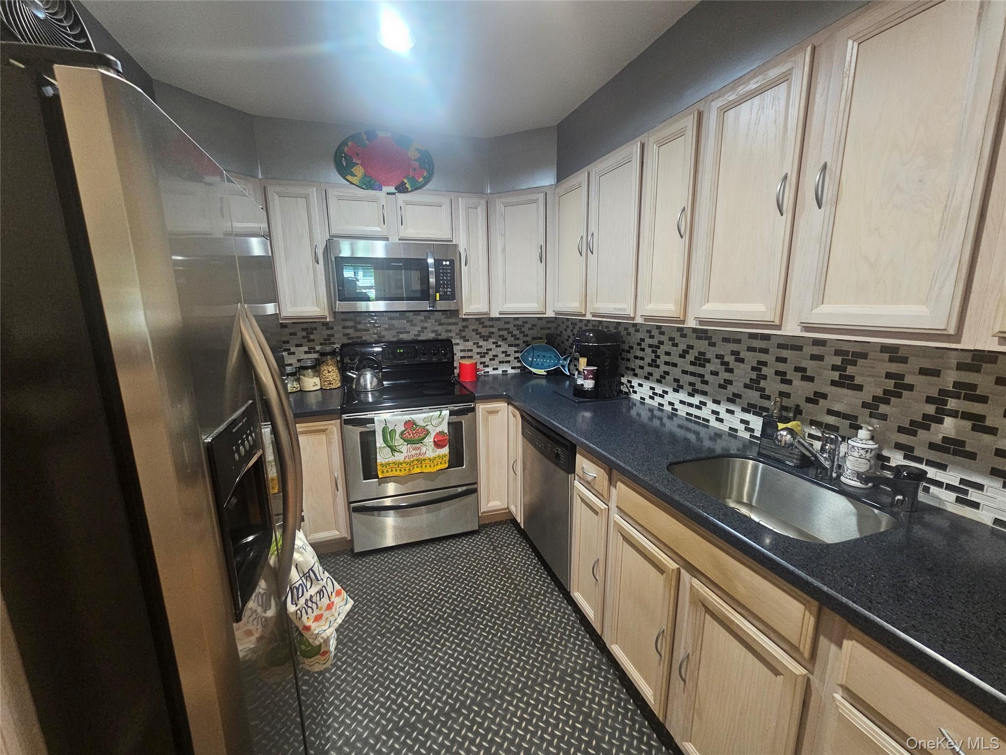 1337 Broadway C10 Property Photo 5