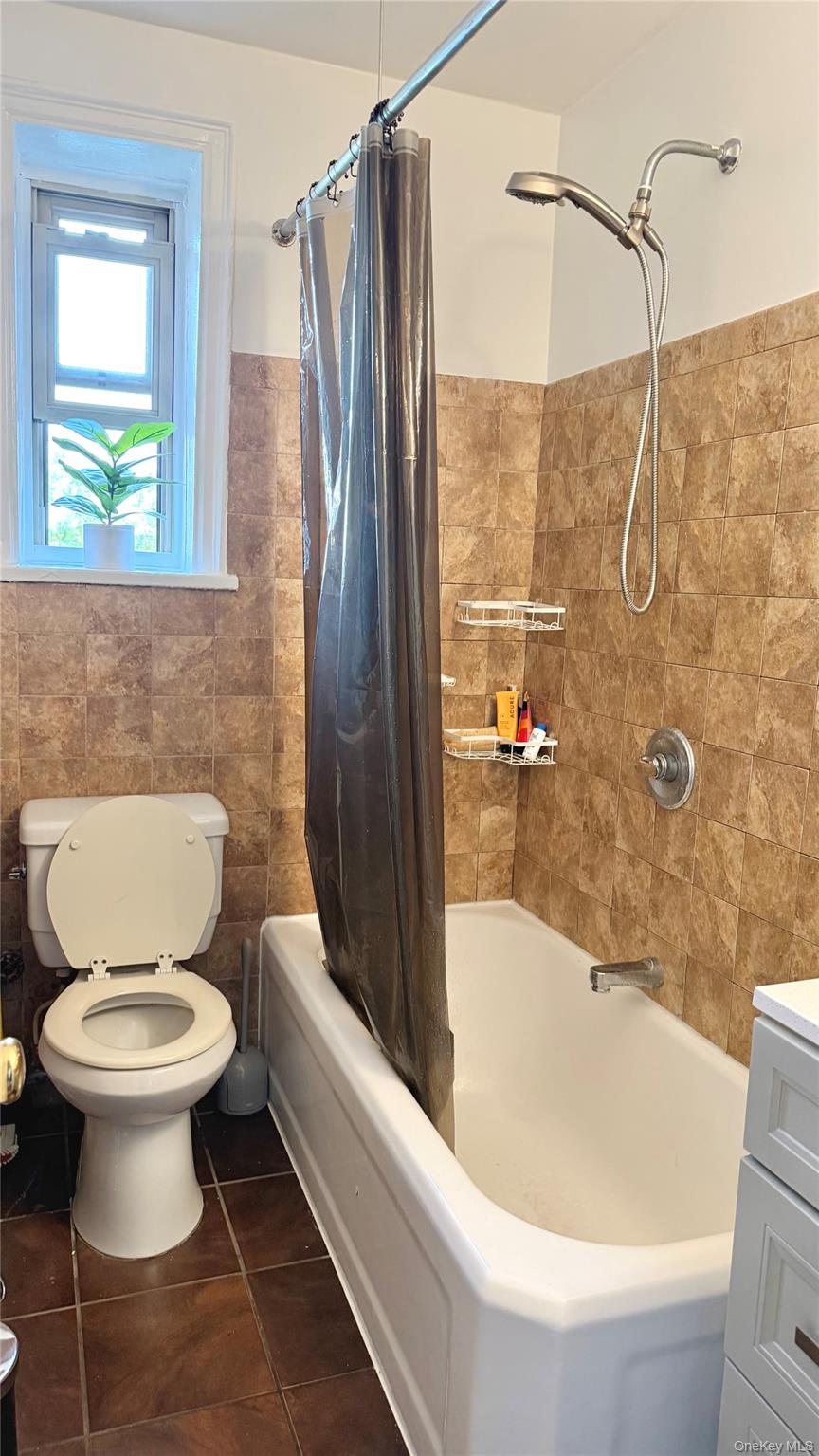 48-42 44th Street 6g Property Photo 8