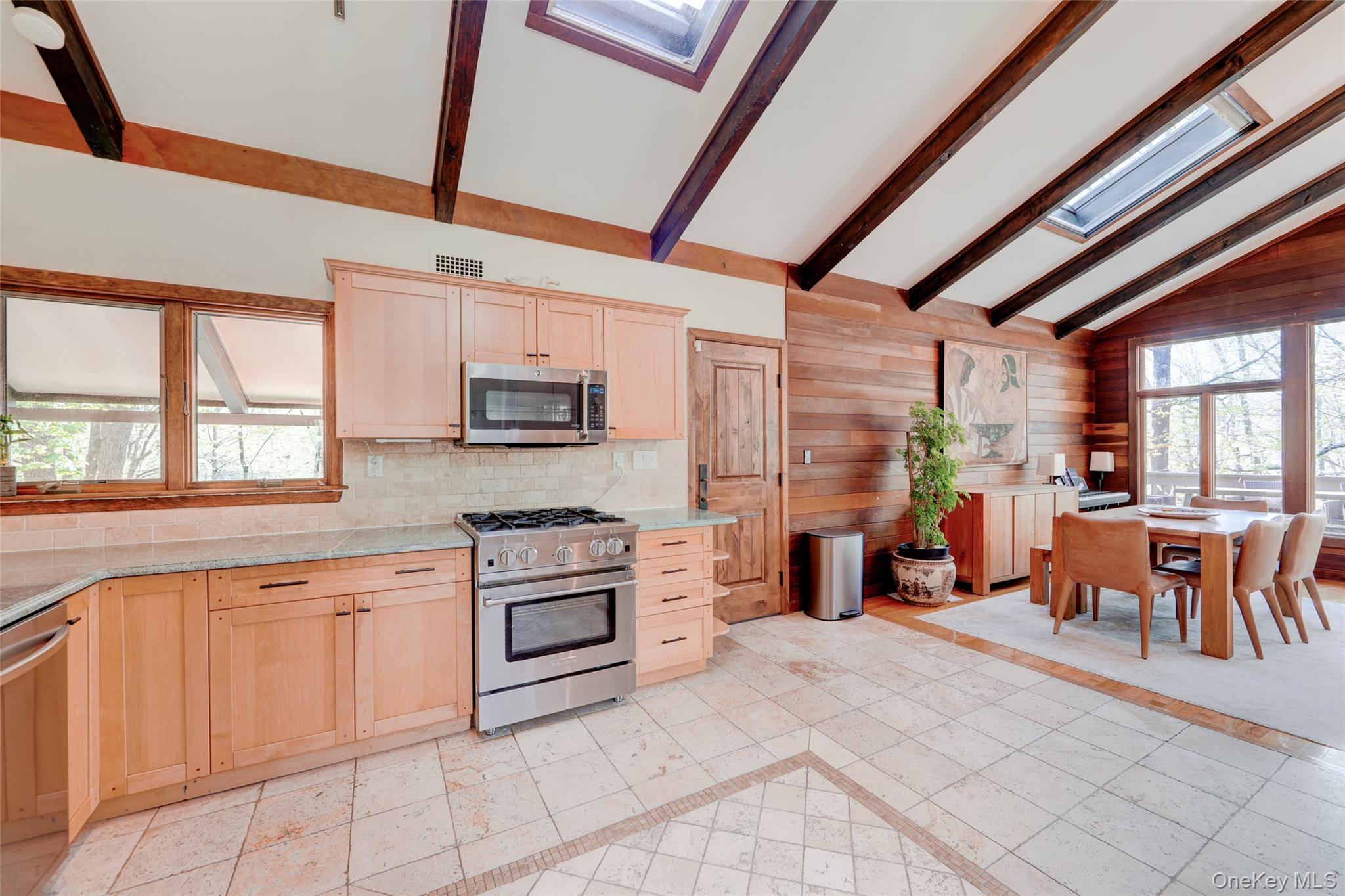380 Long Ridge Road Property Photo 10