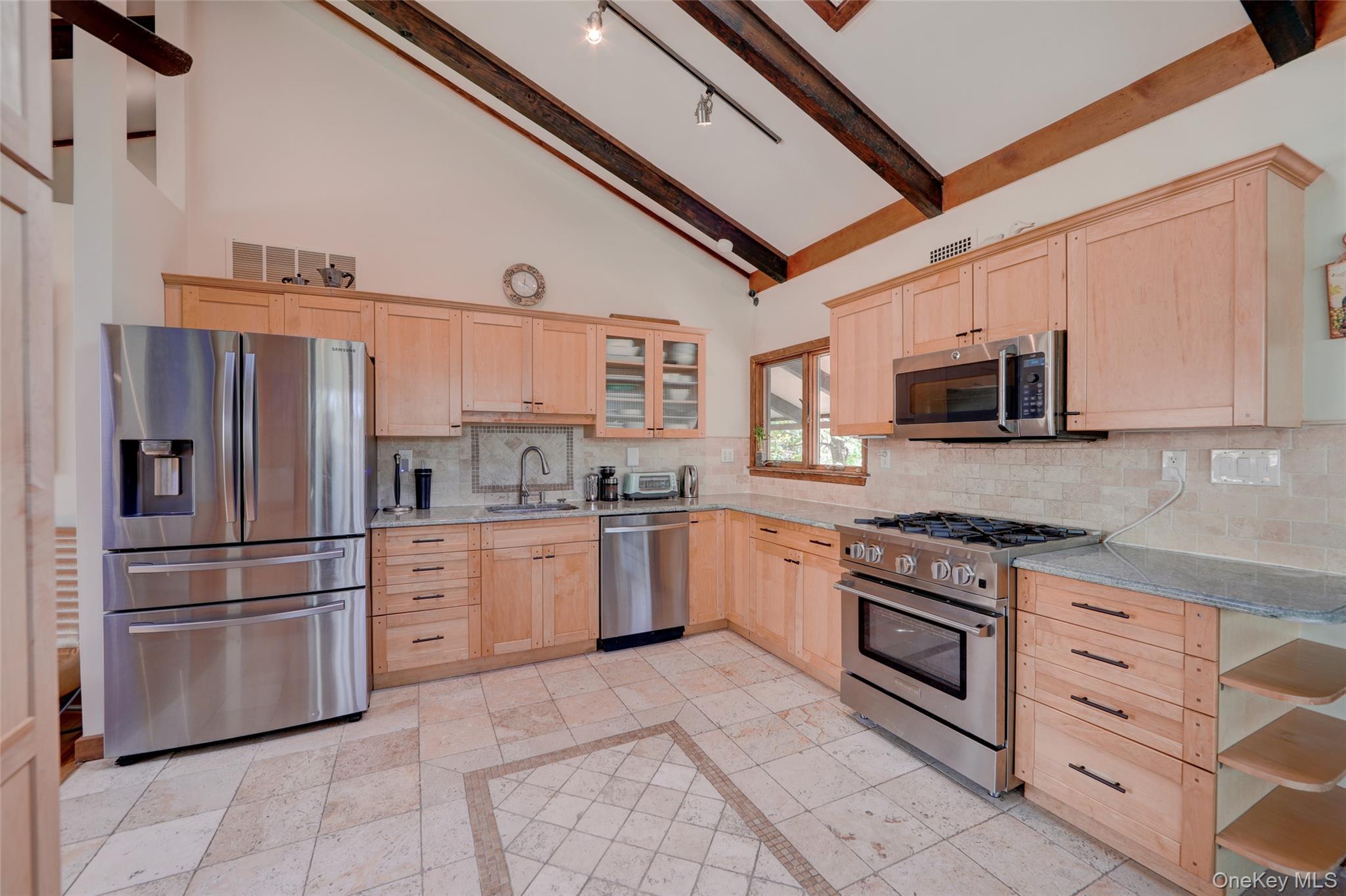 380 Long Ridge Road Property Photo 11