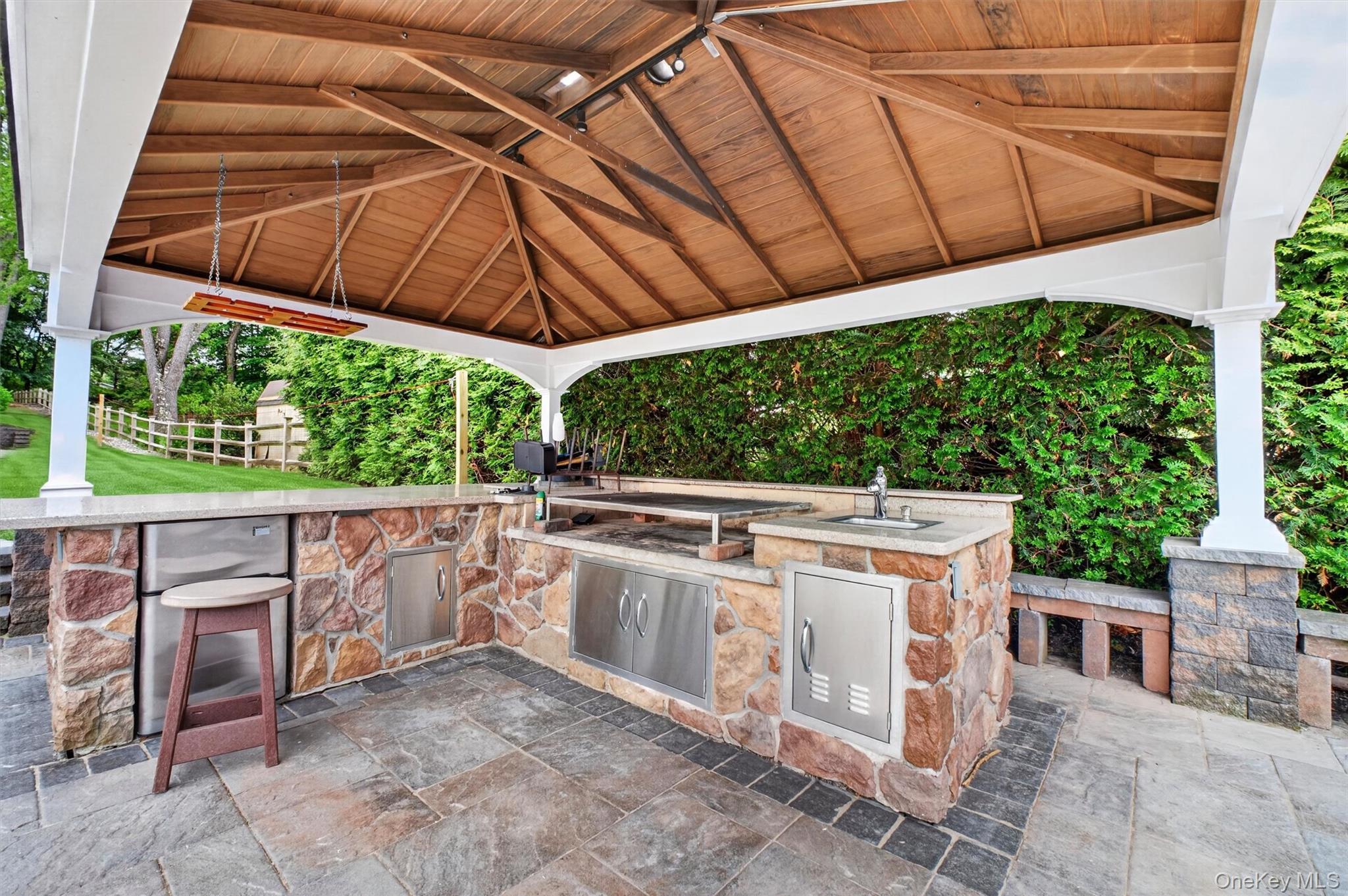46 Camelot Road Property Photo 43