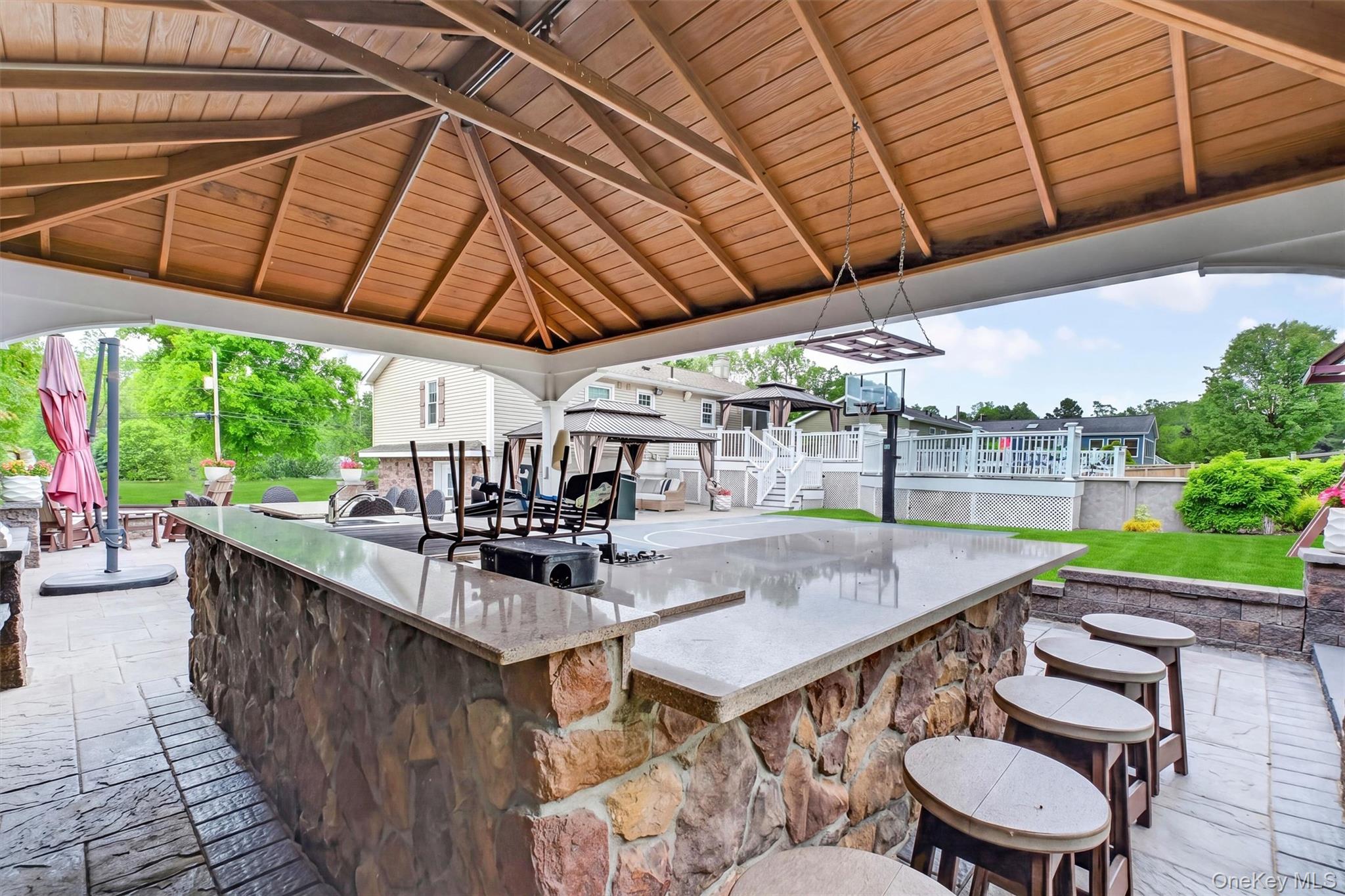 46 Camelot Road Property Photo 45