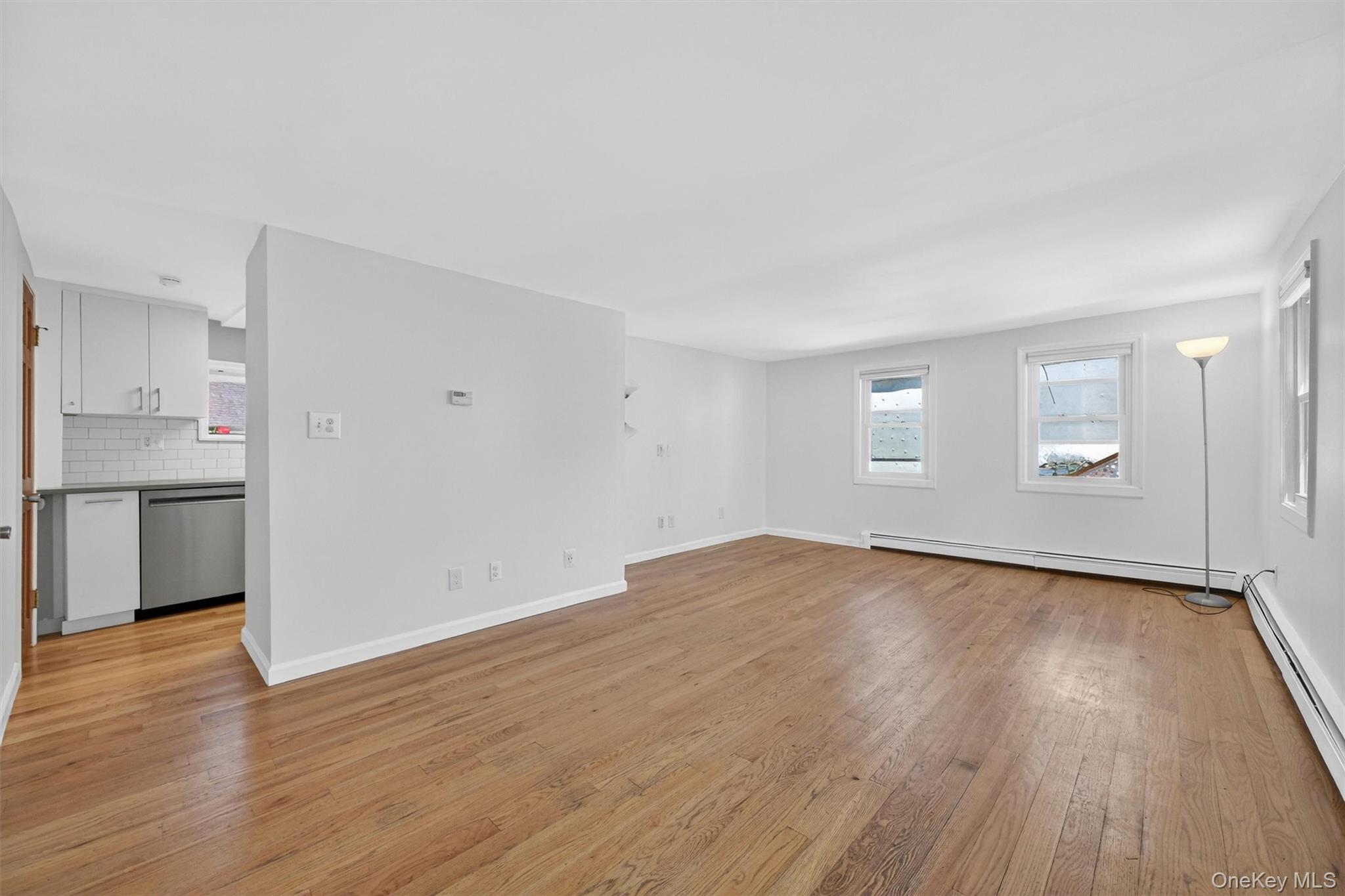 190 1/2 Grand Street Property Photo 3