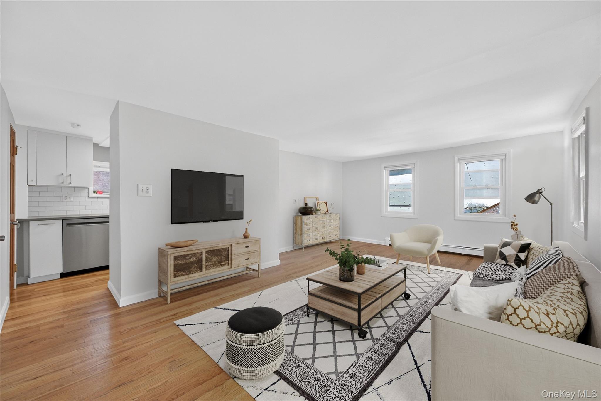 190 1/2 Grand Street Property Photo 4