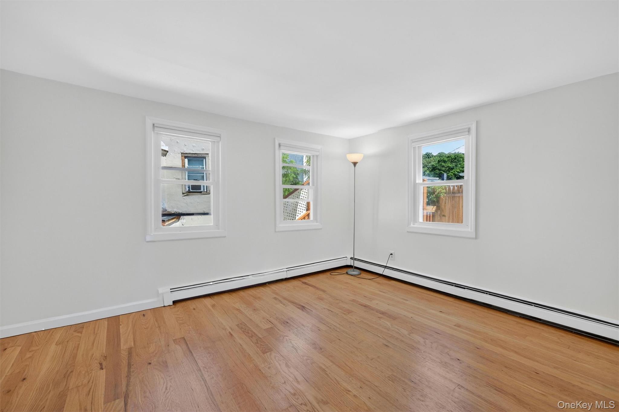 190 1/2 Grand Street Property Photo 6