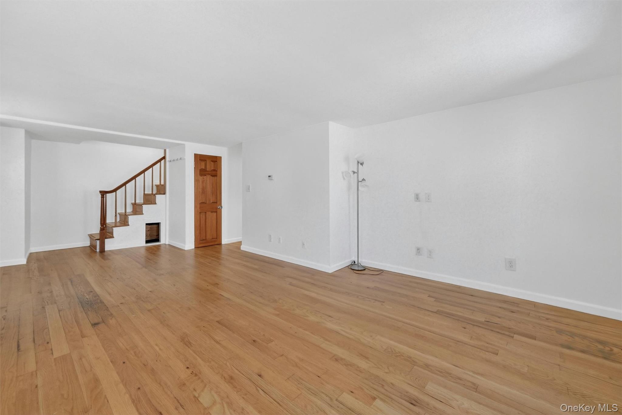 190 1/2 Grand Street Property Photo 8