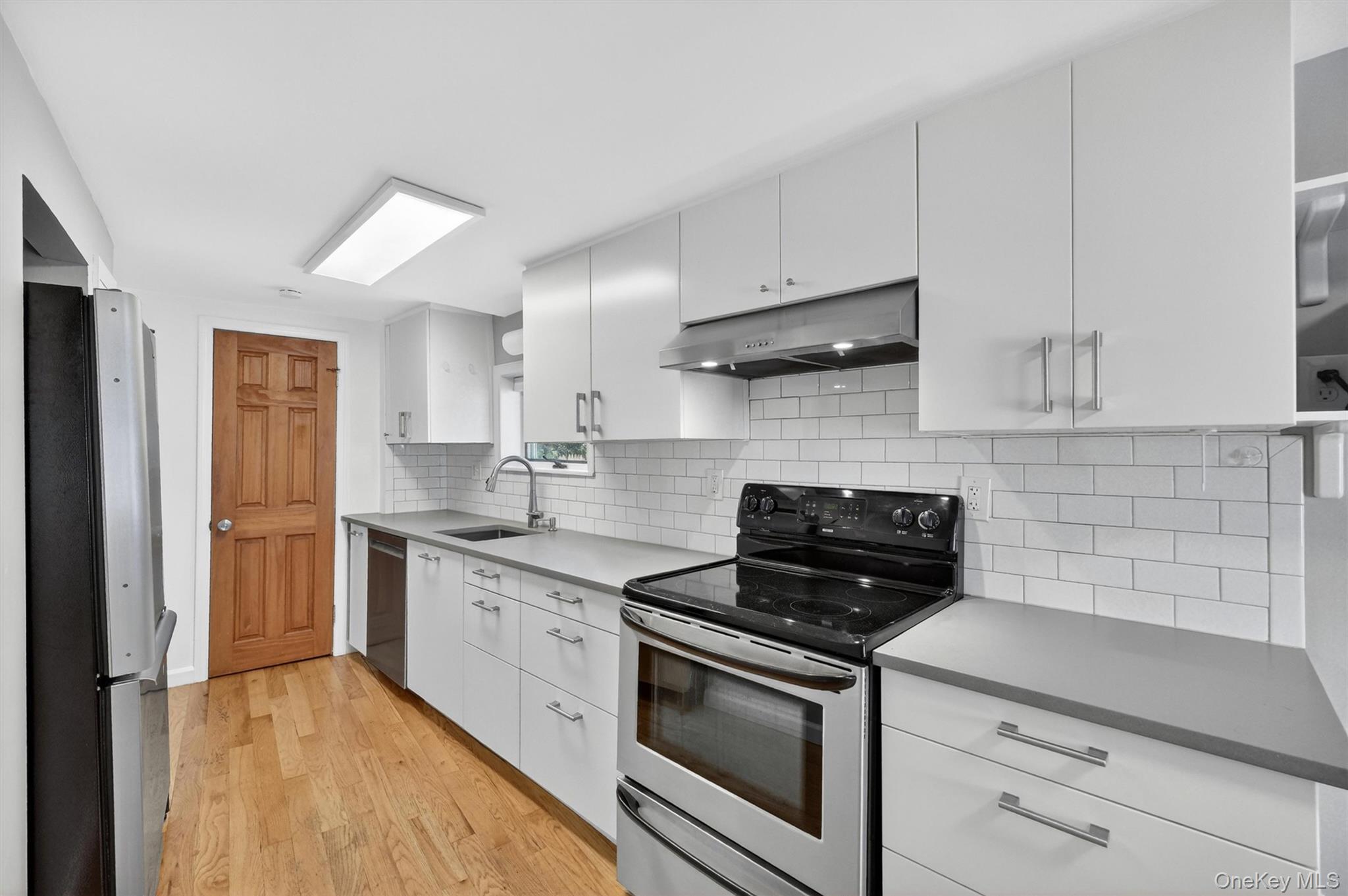 190 1/2 Grand Street Property Photo 10