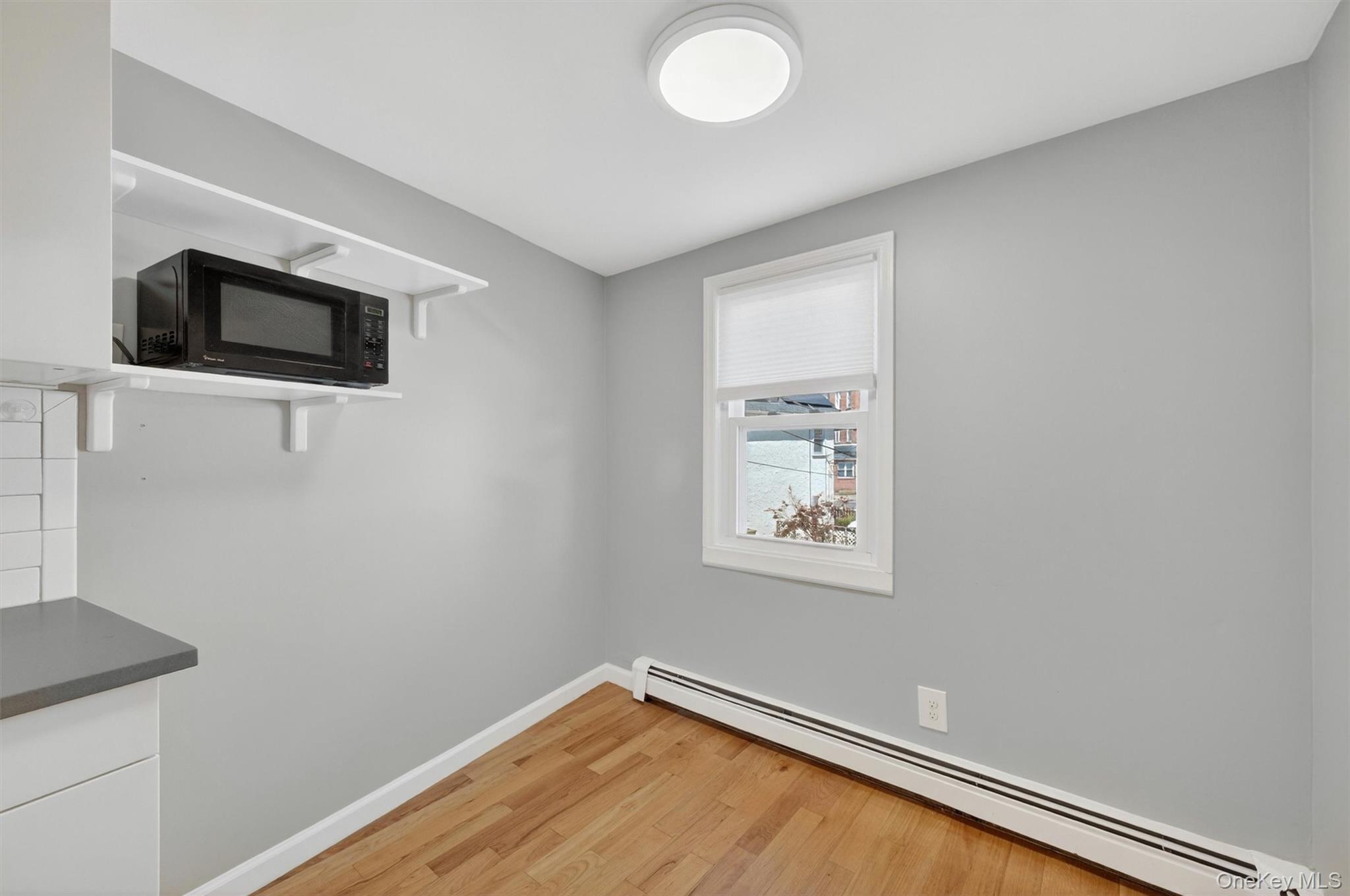 190 1/2 Grand Street Property Photo 11