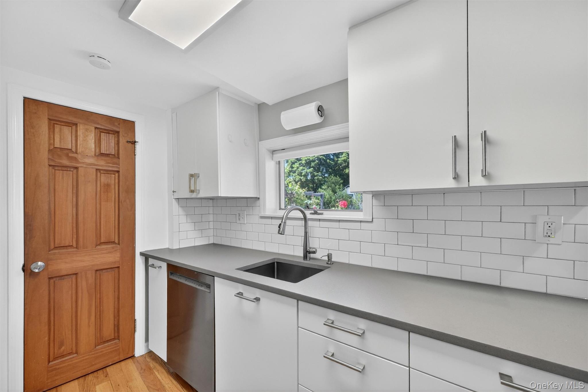 190 1/2 Grand Street Property Photo 12