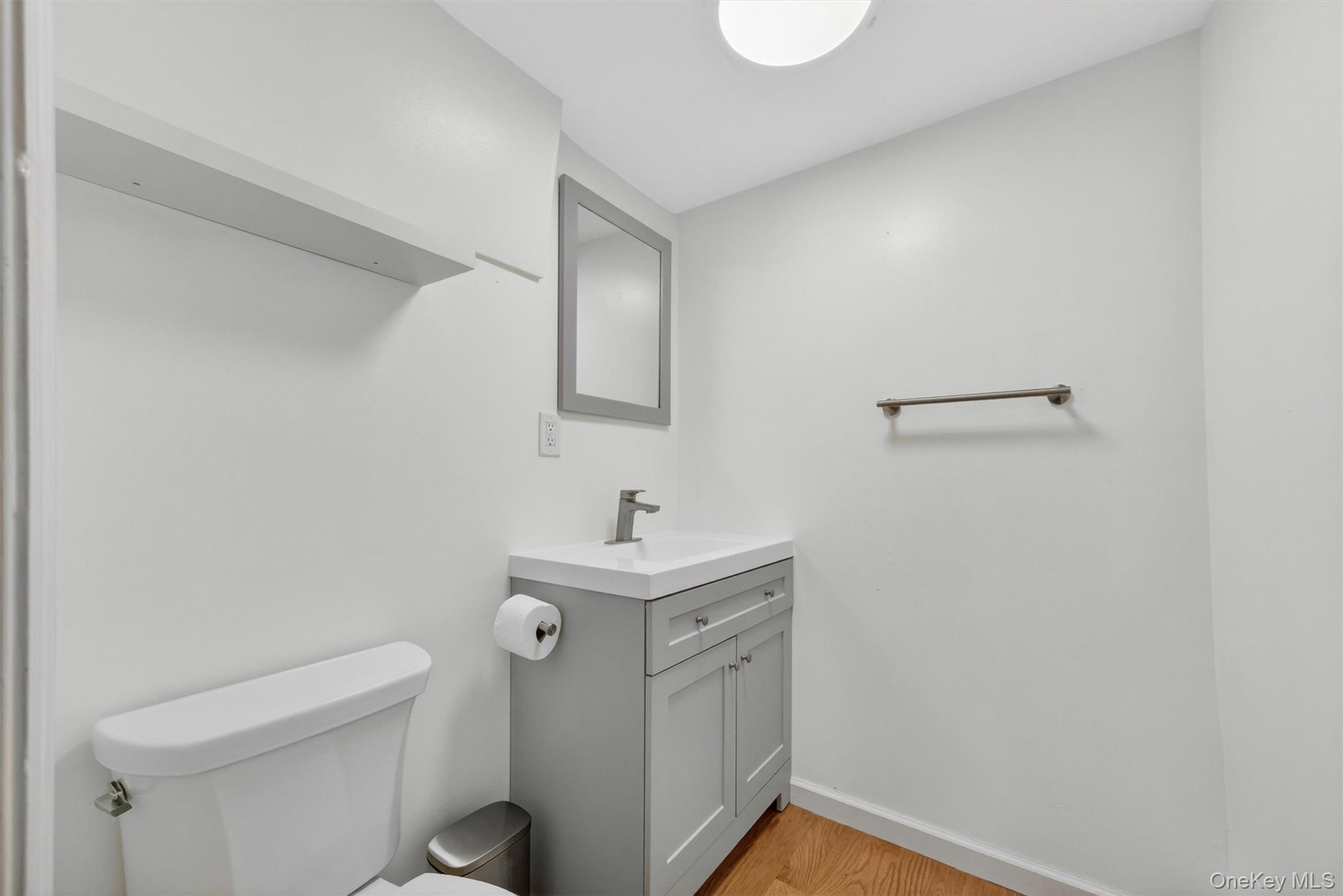 190 1/2 Grand Street Property Photo 13