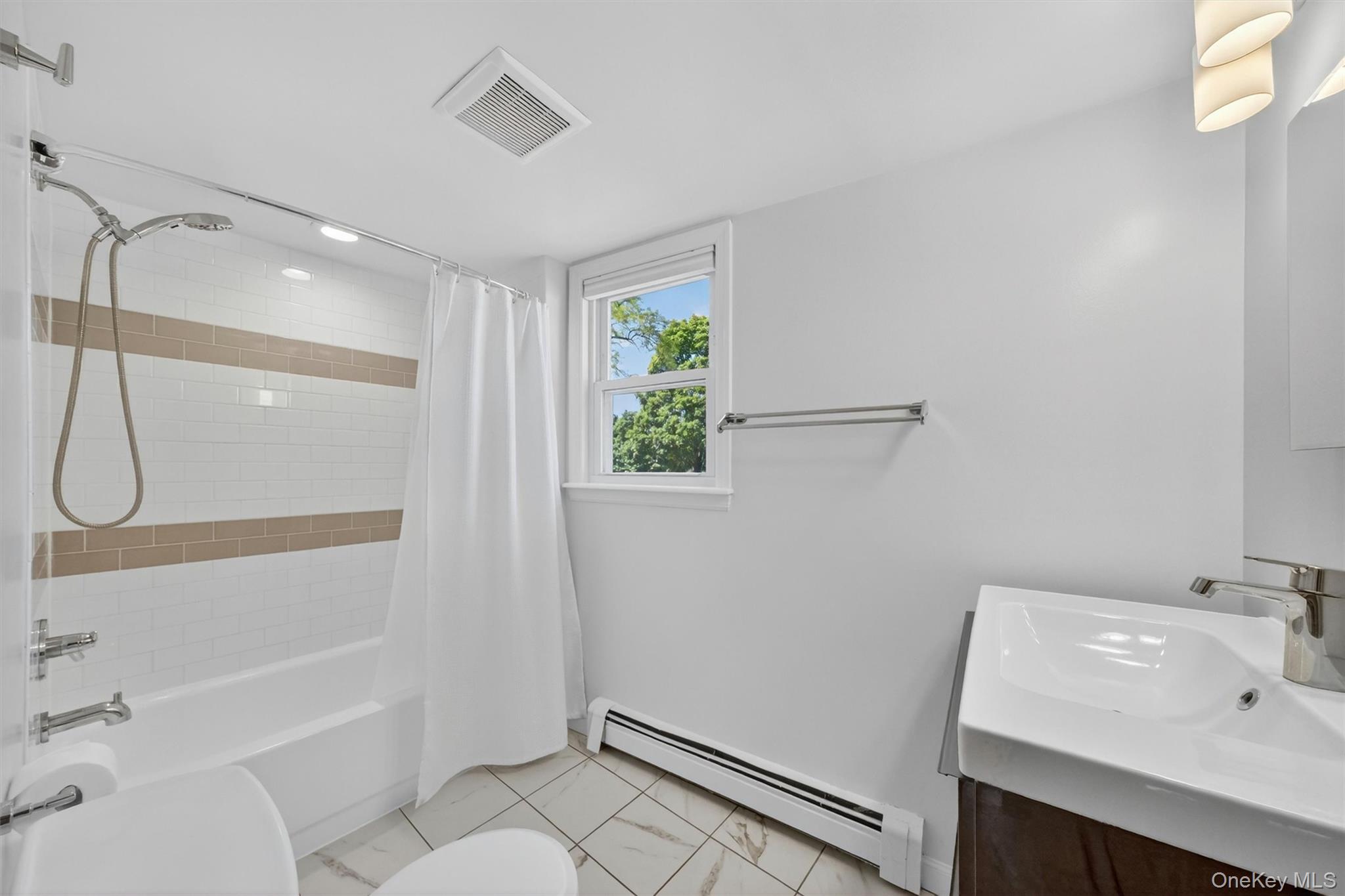 190 1/2 Grand Street Property Photo 14