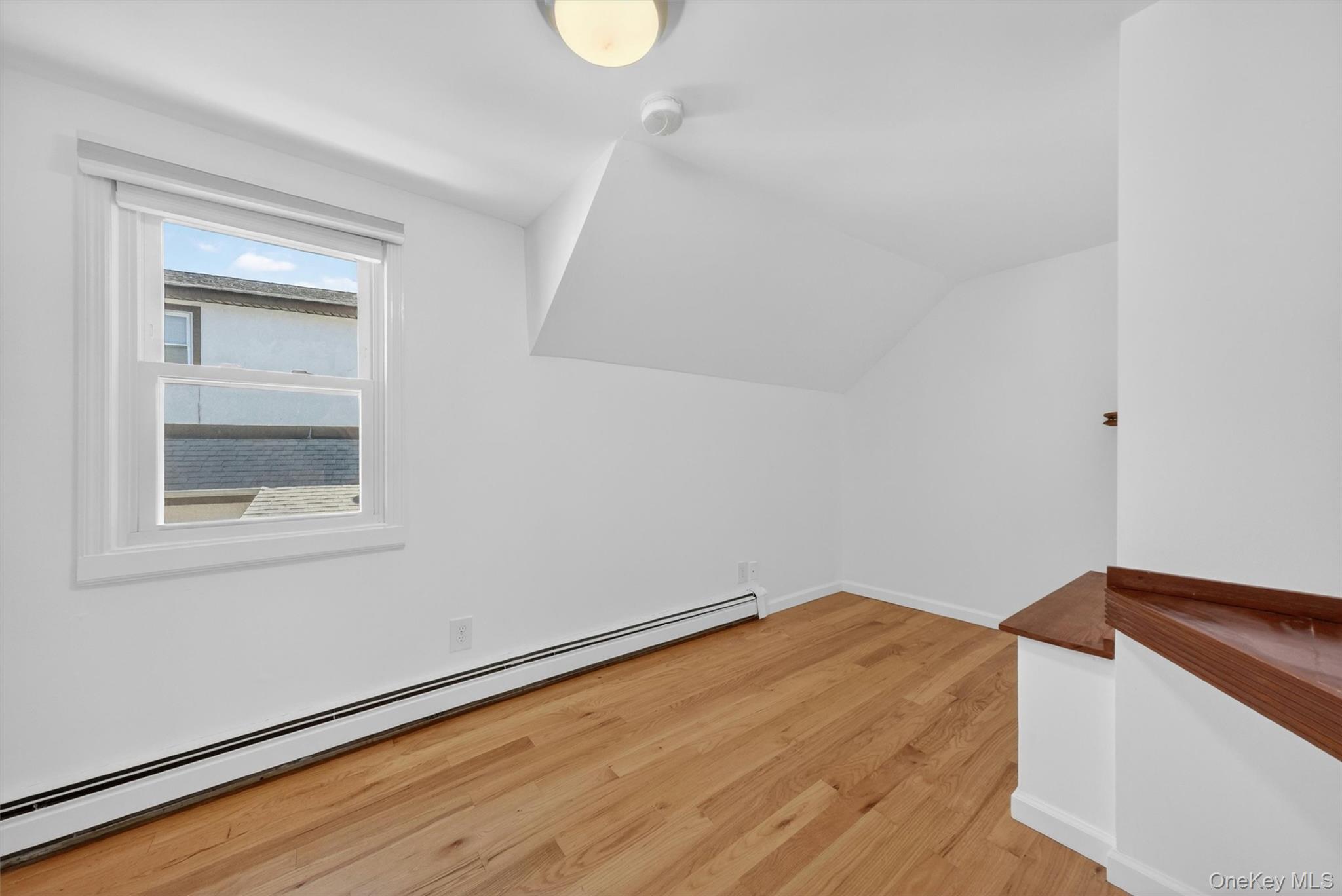 190 1/2 Grand Street Property Photo 16
