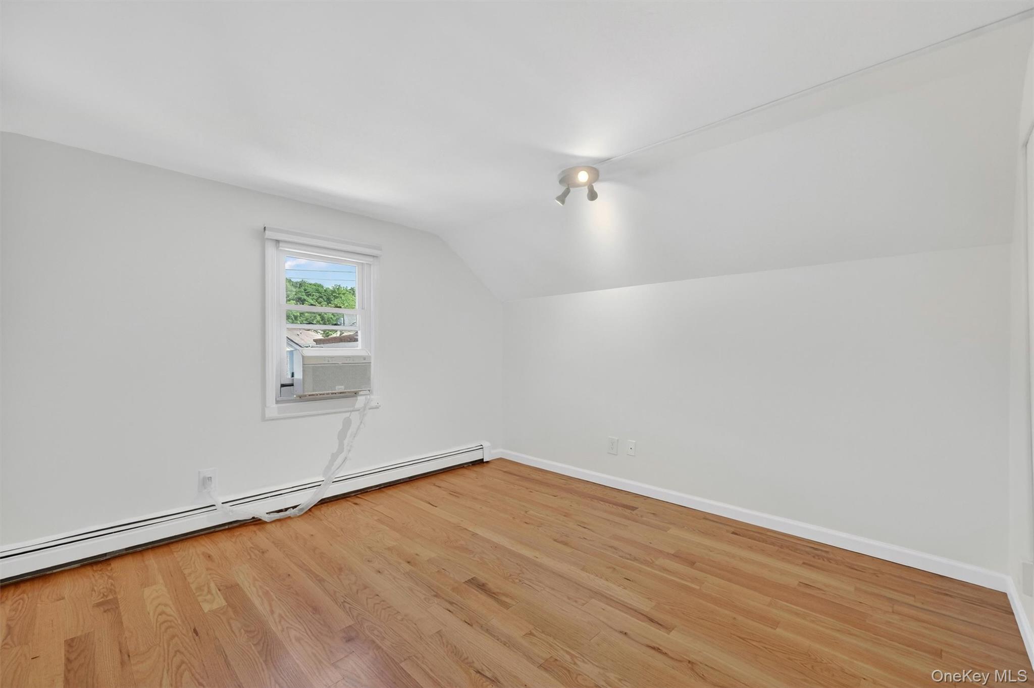 190 1/2 Grand Street Property Photo 19