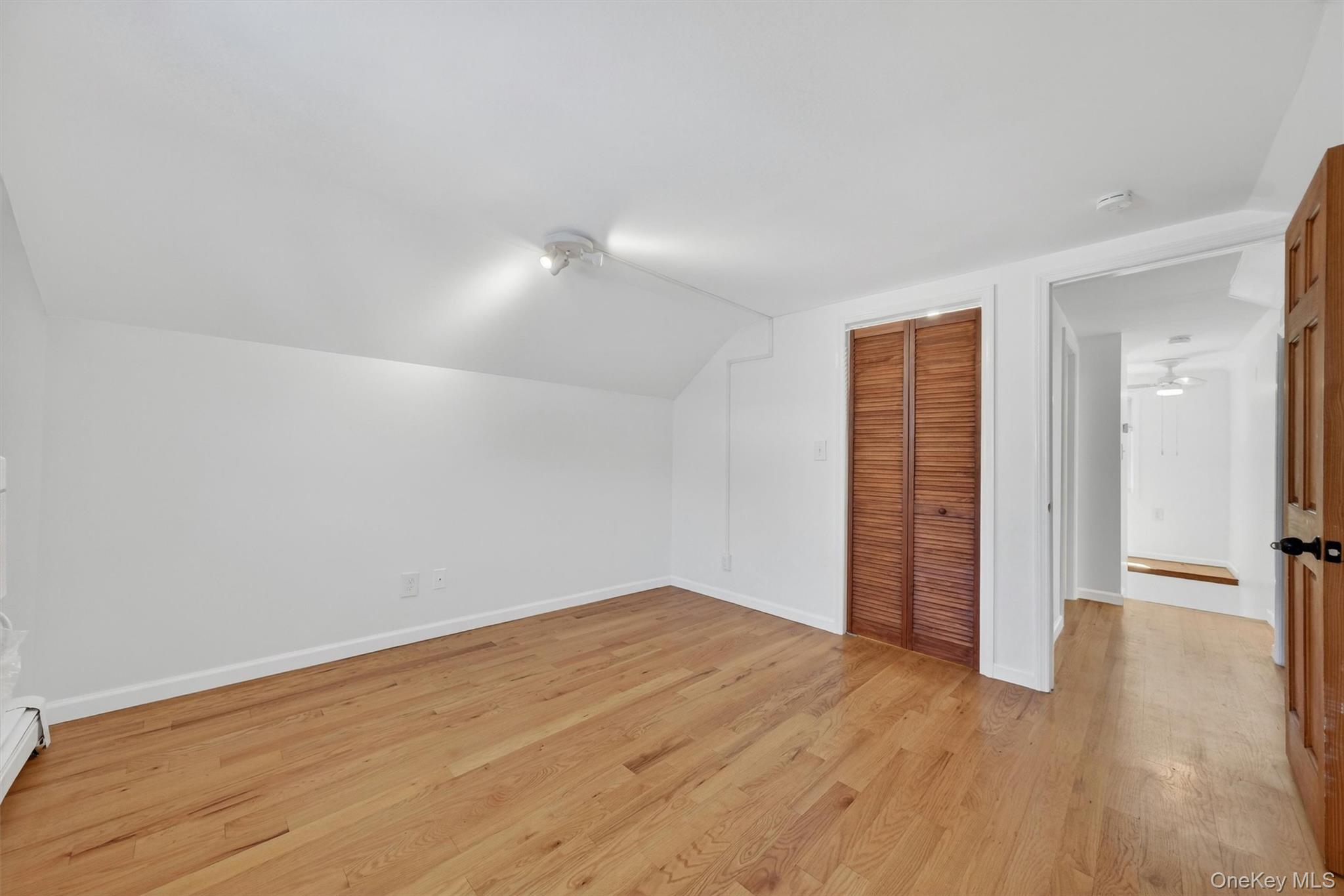 190 1/2 Grand Street Property Photo 21